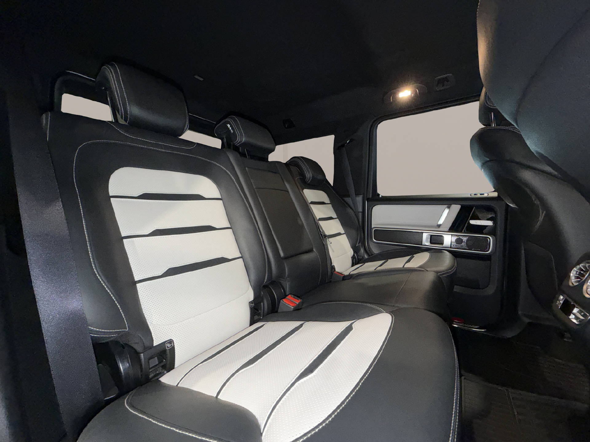 MERCEDES-BENZ G 63 AMG-image-16