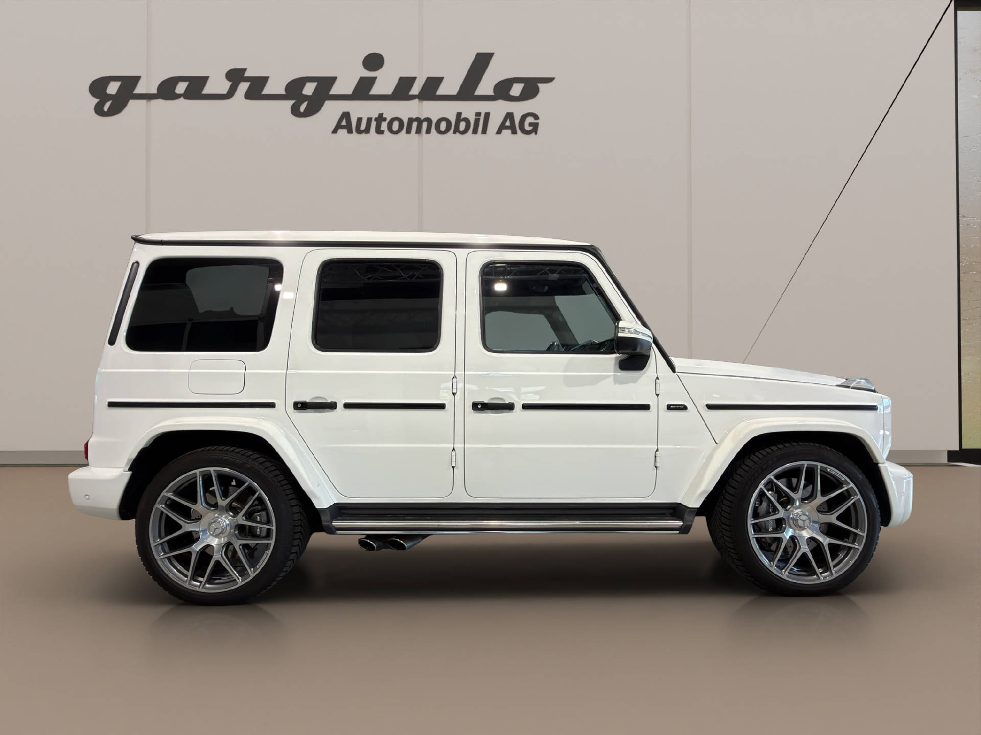MERCEDES-BENZ G 63 AMG-showroom-element-3