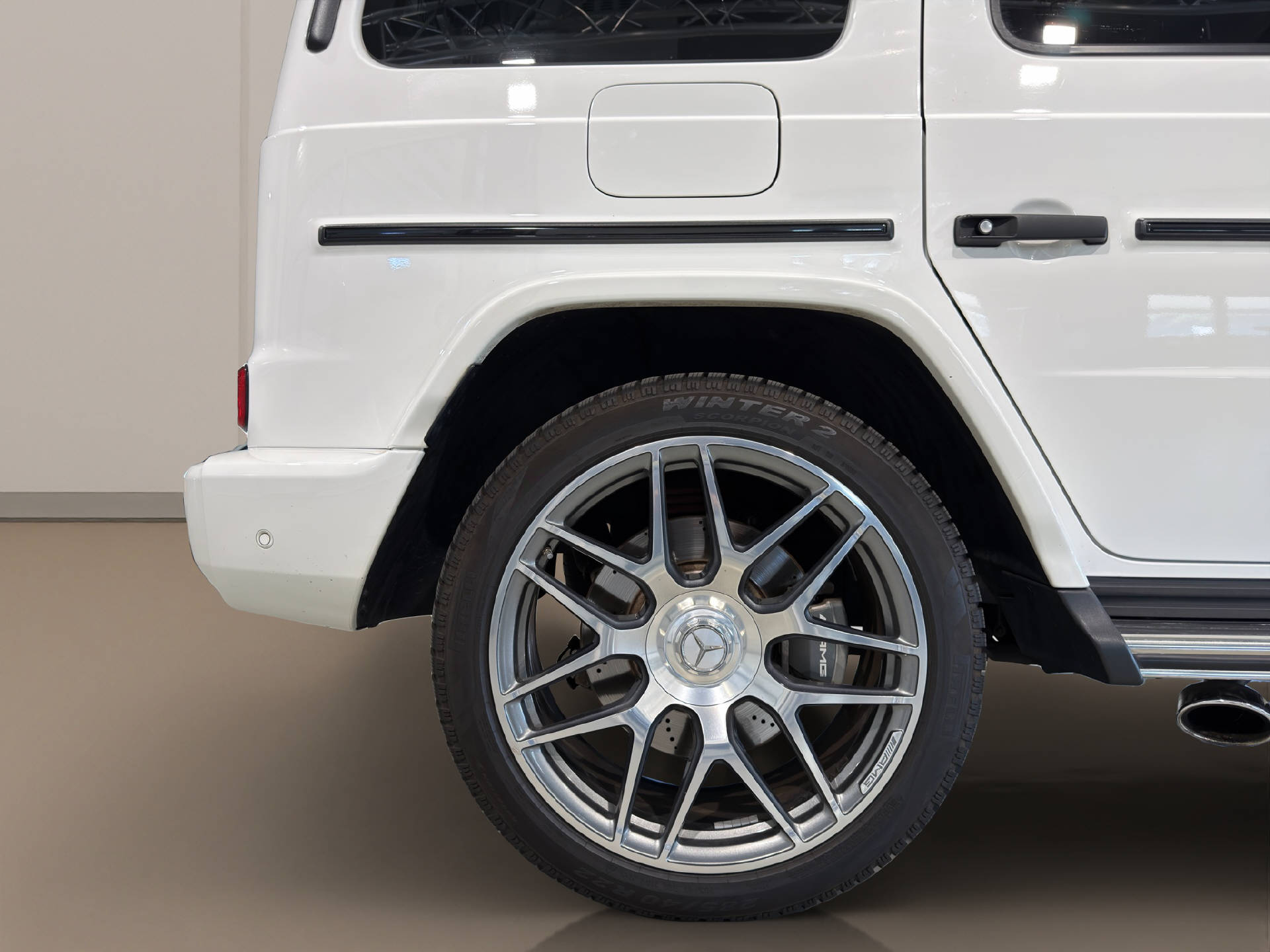 MERCEDES-BENZ G 63 AMG-image-21