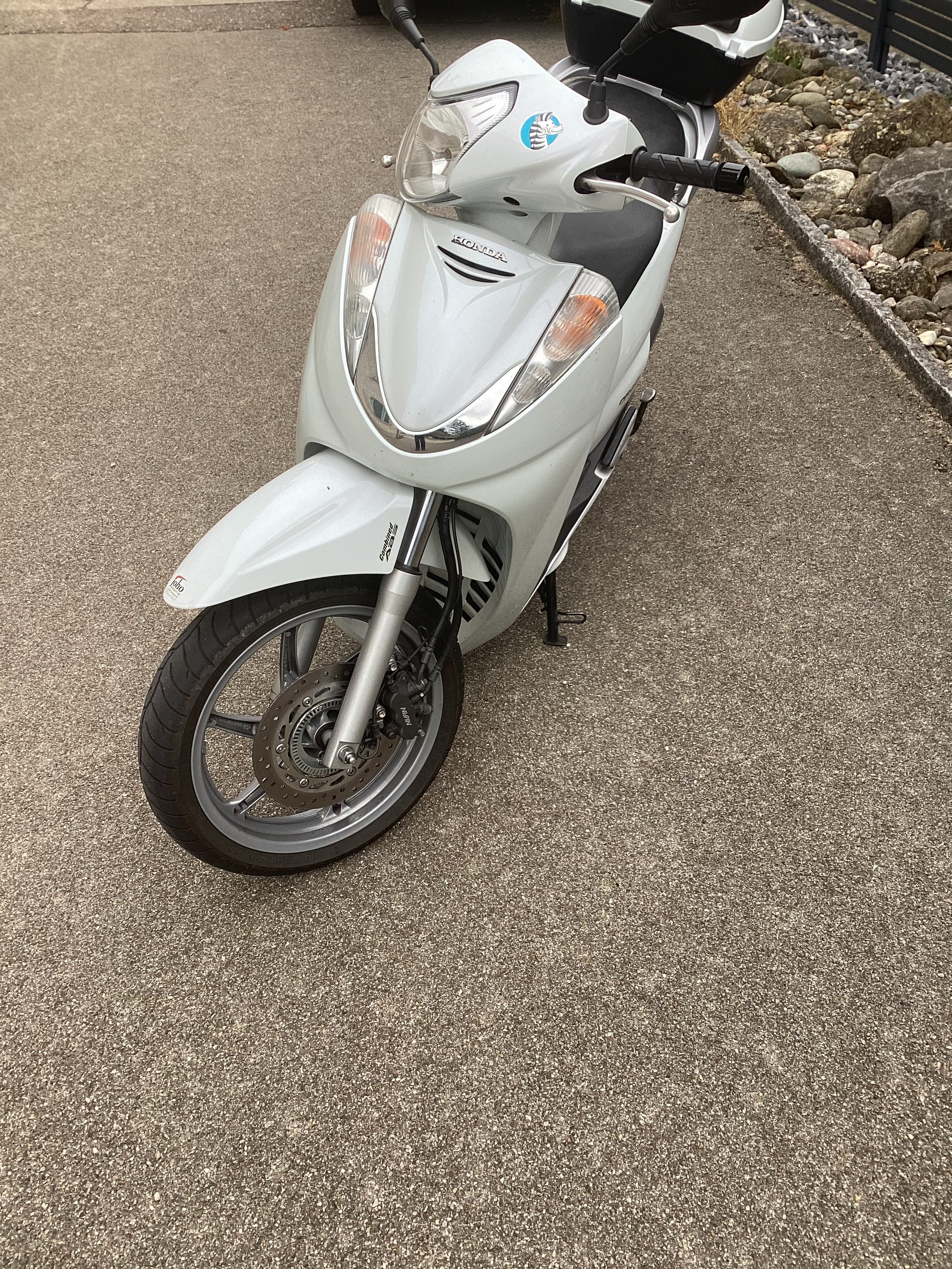 HONDA SH 300 iR ABS Sporty-image-2