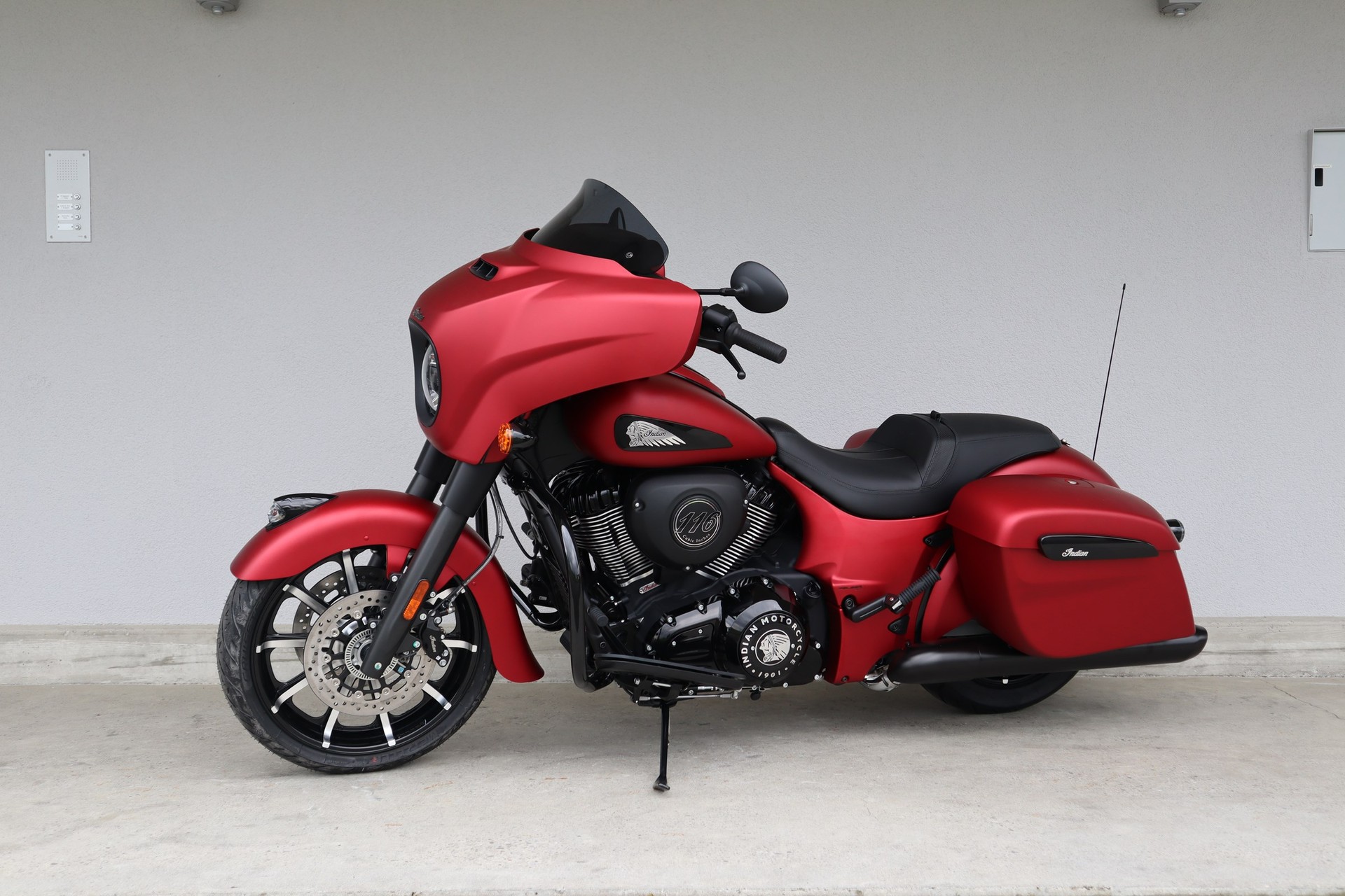INDIAN Chieftain Dark Horse-image-4
