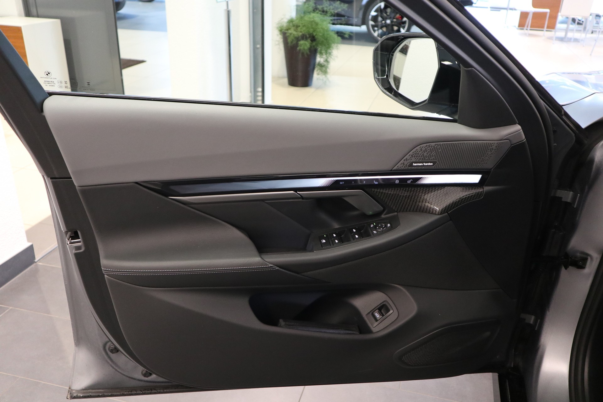 BMW i5 M60 xDrive M Sp. Pro-image-16