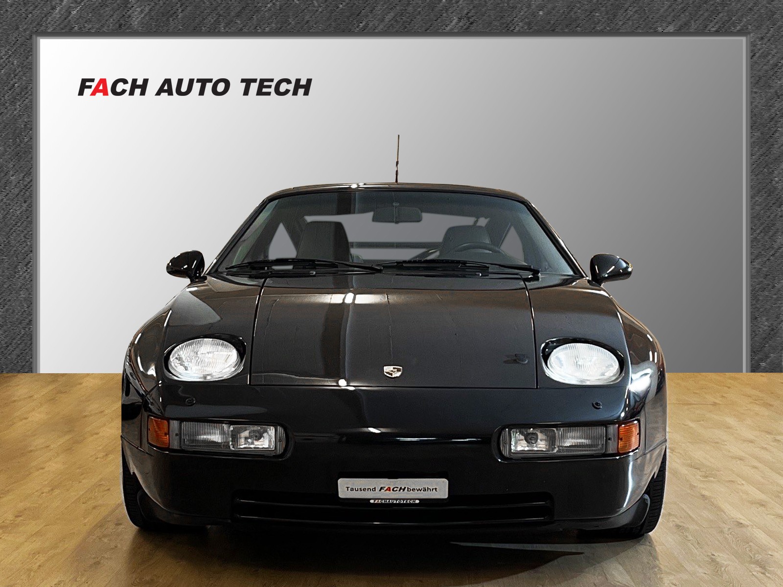 PORSCHE 928 GTS-showroom-element-1