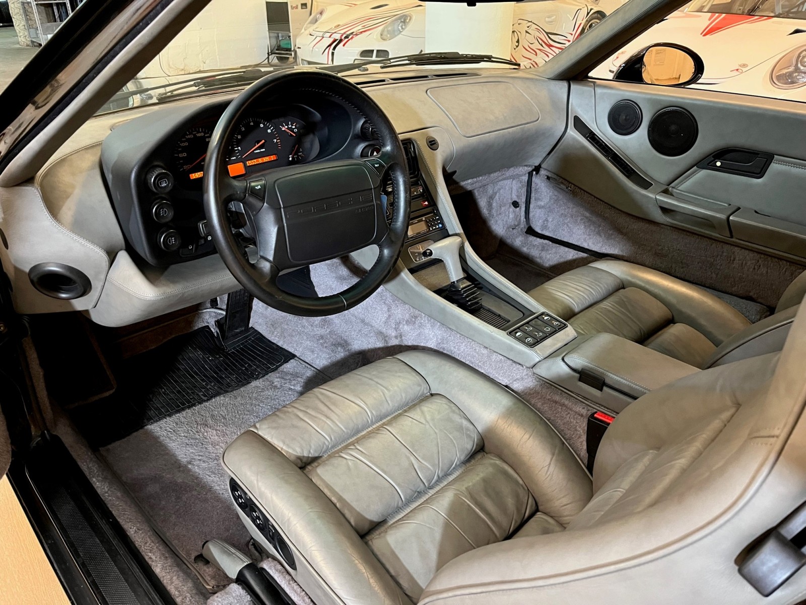 PORSCHE 928 GTS-image-8