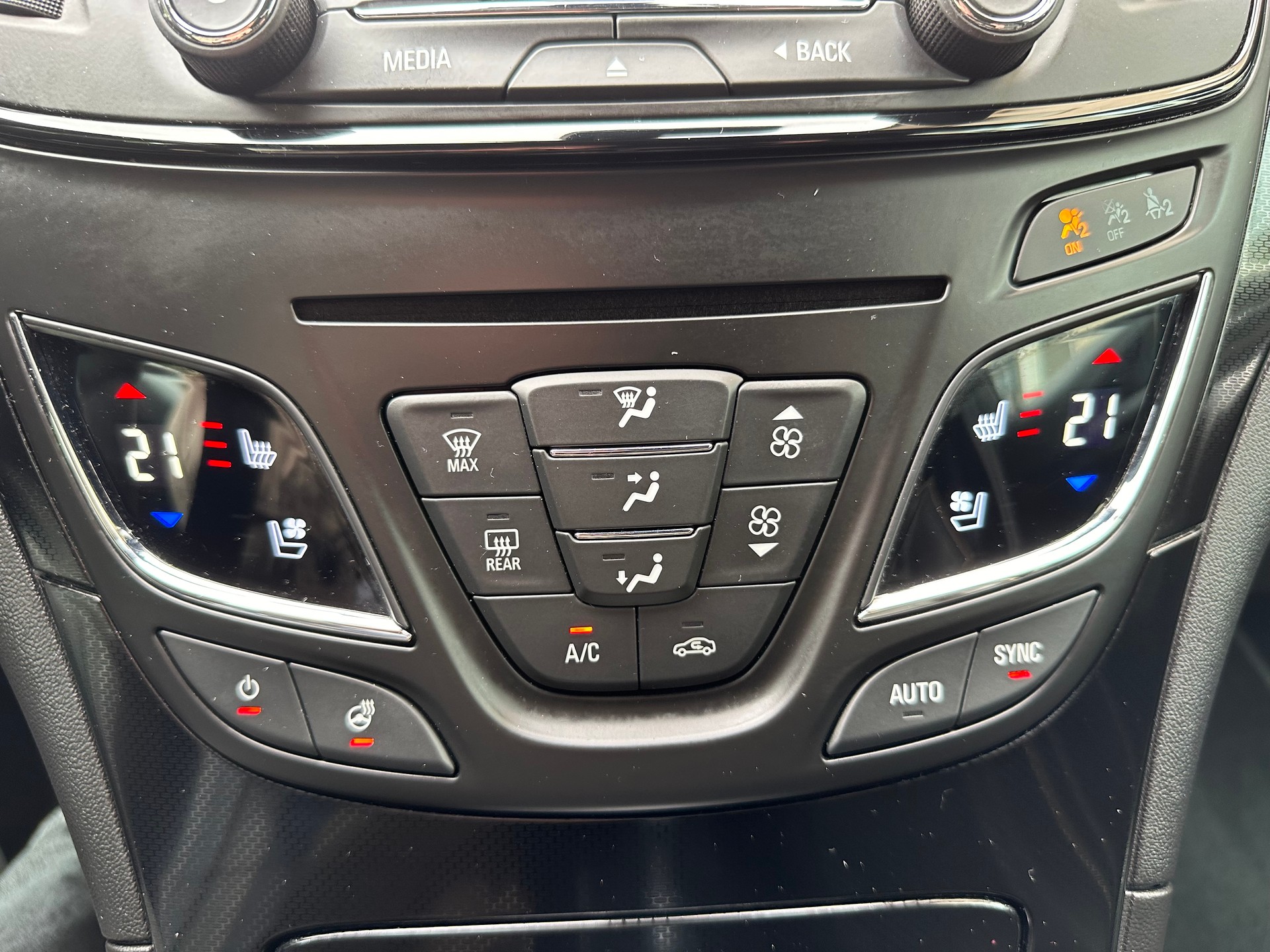 OPEL Insignia Country Tourer Excellence 2.0 Turbo 4WD Automatic-image-25