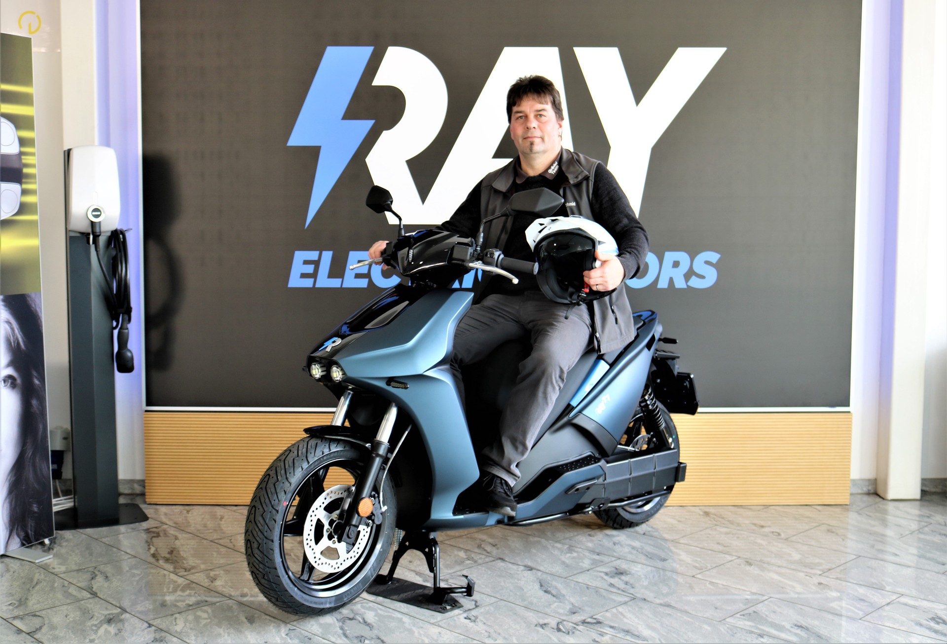 RAY Ray 7.7 1.8 KW Charger-image-15