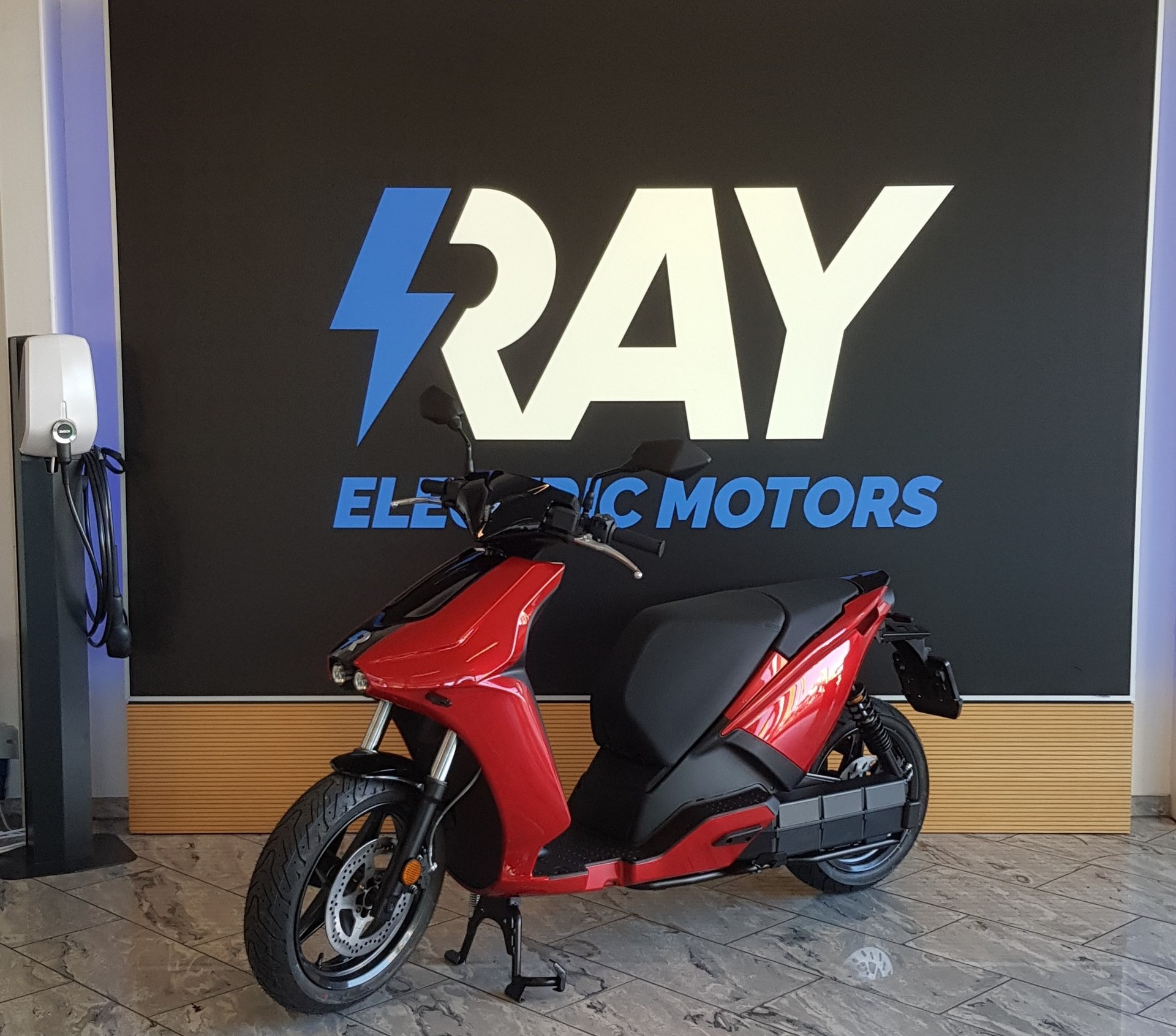 RAY Ray 7.7 1.8 KW Charger-image-3