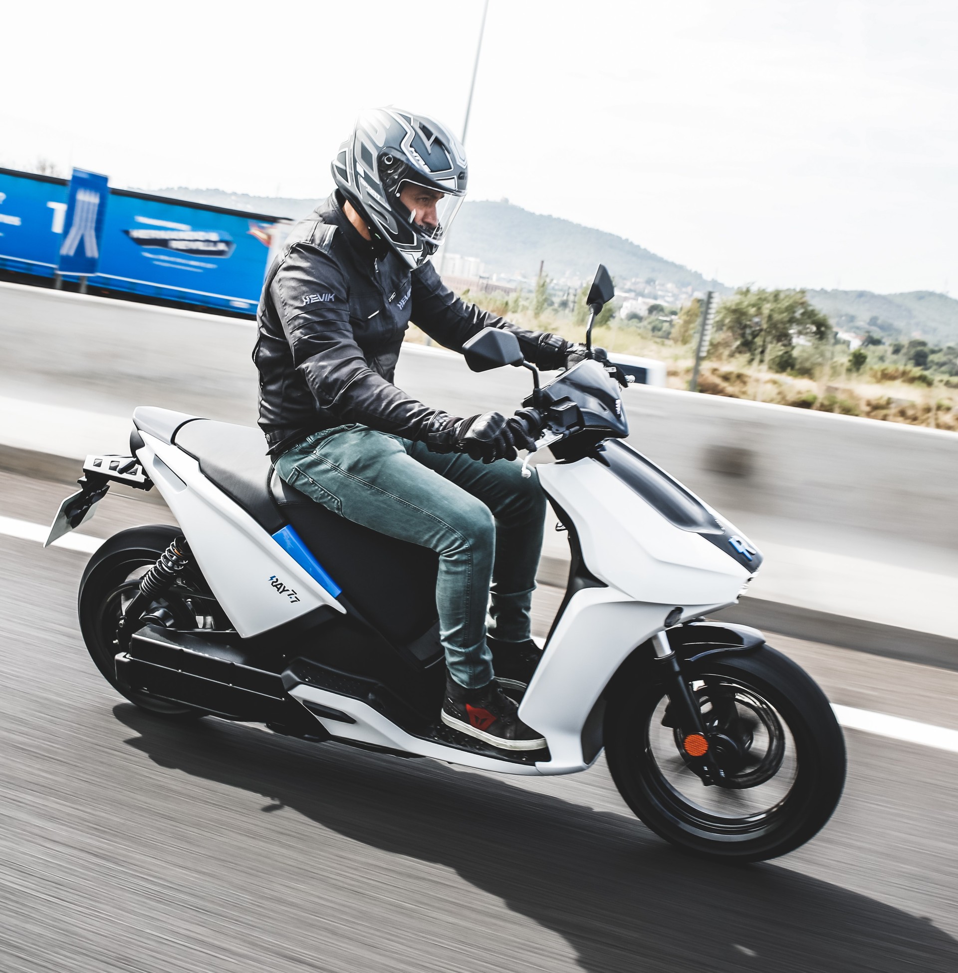 RAY Ray 7.7 1.8 KW Charger-image-9