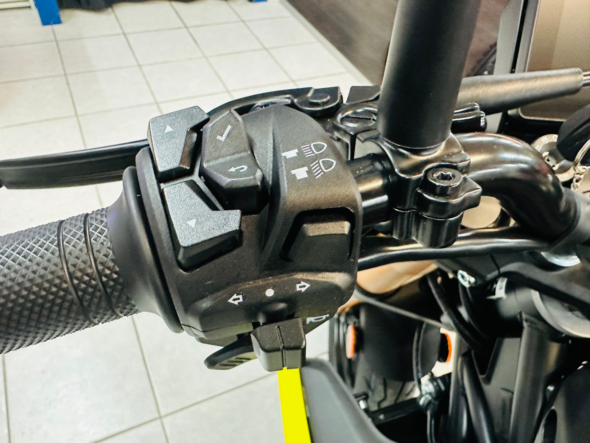 FANTIC STEALTH 125-image-8