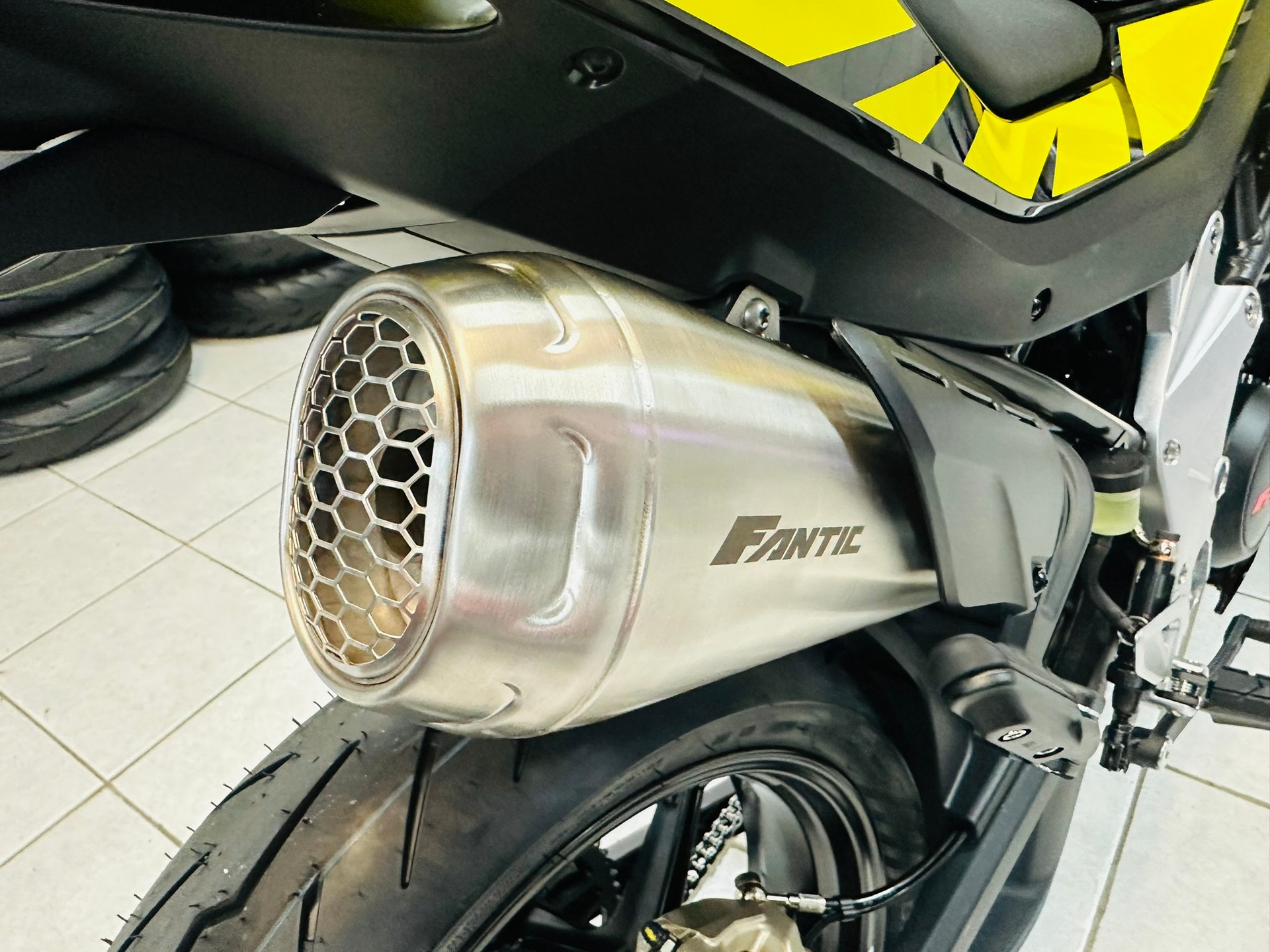 FANTIC STEALTH 125-image-1