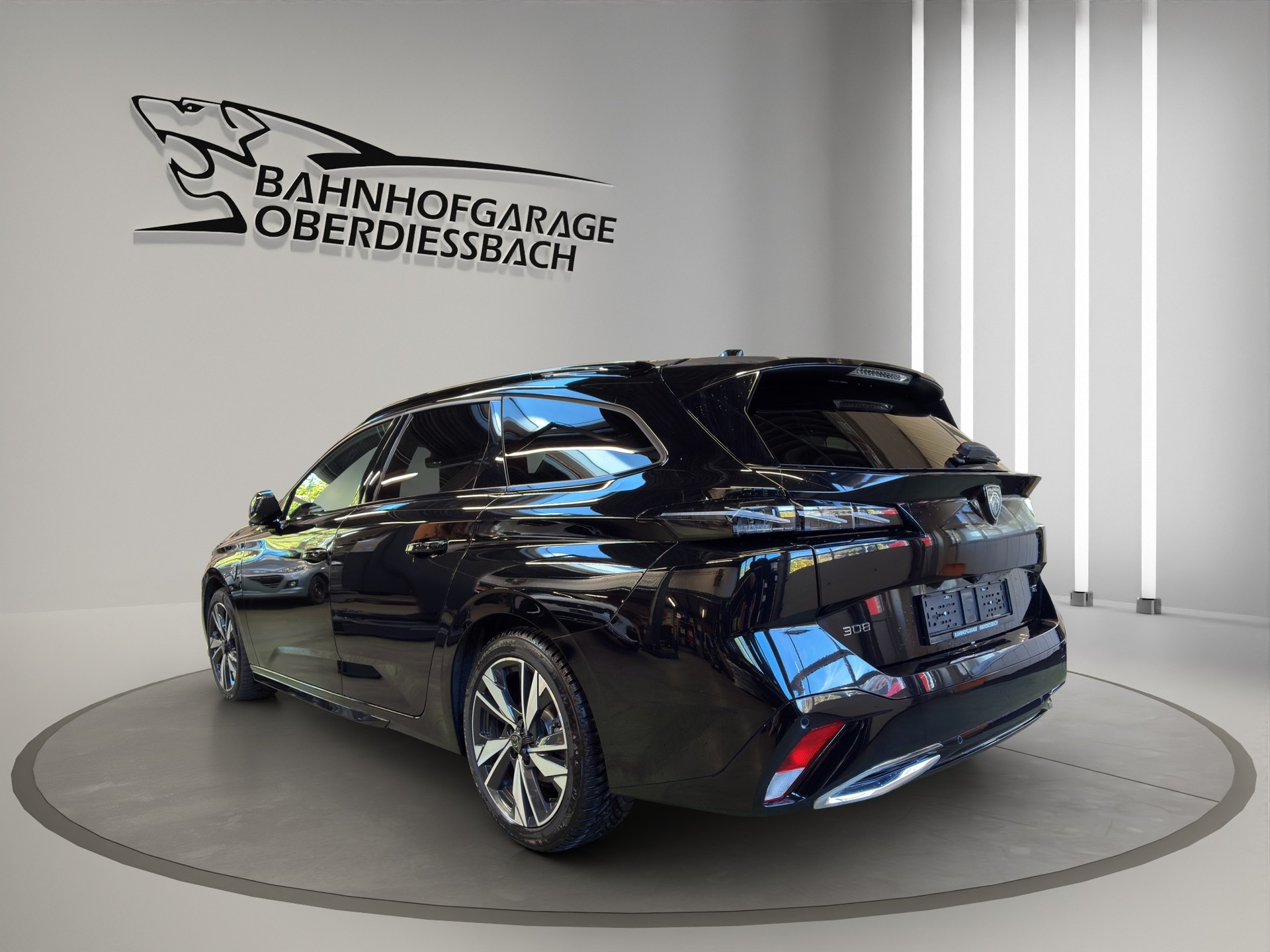 PEUGEOT 308 SW 1.2 Pure Tech GT EAT8-image-4