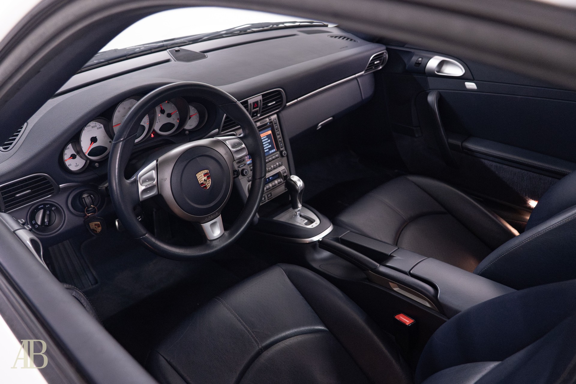 PORSCHE 911 Carrera 4S-image-9