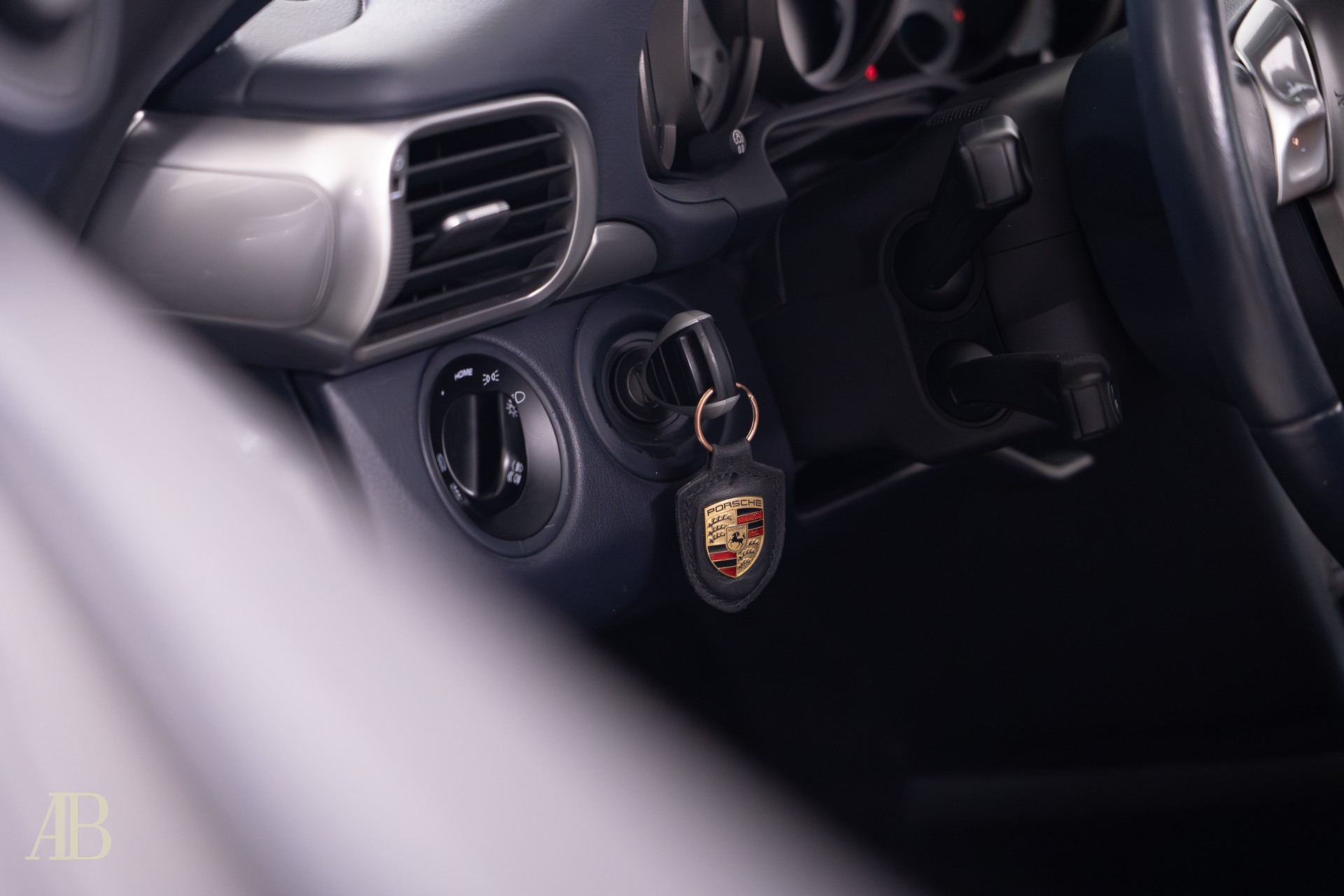PORSCHE 911 Carrera 4S-image-10