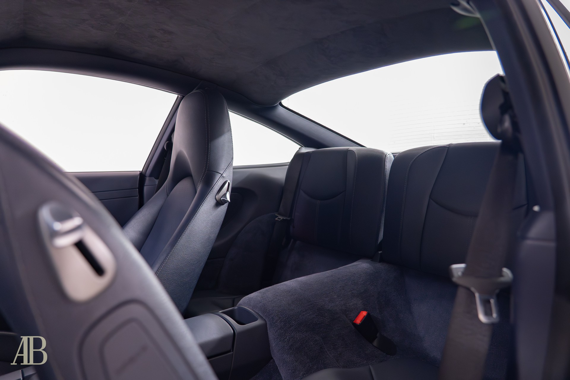 PORSCHE 911 Carrera 4S-image-15