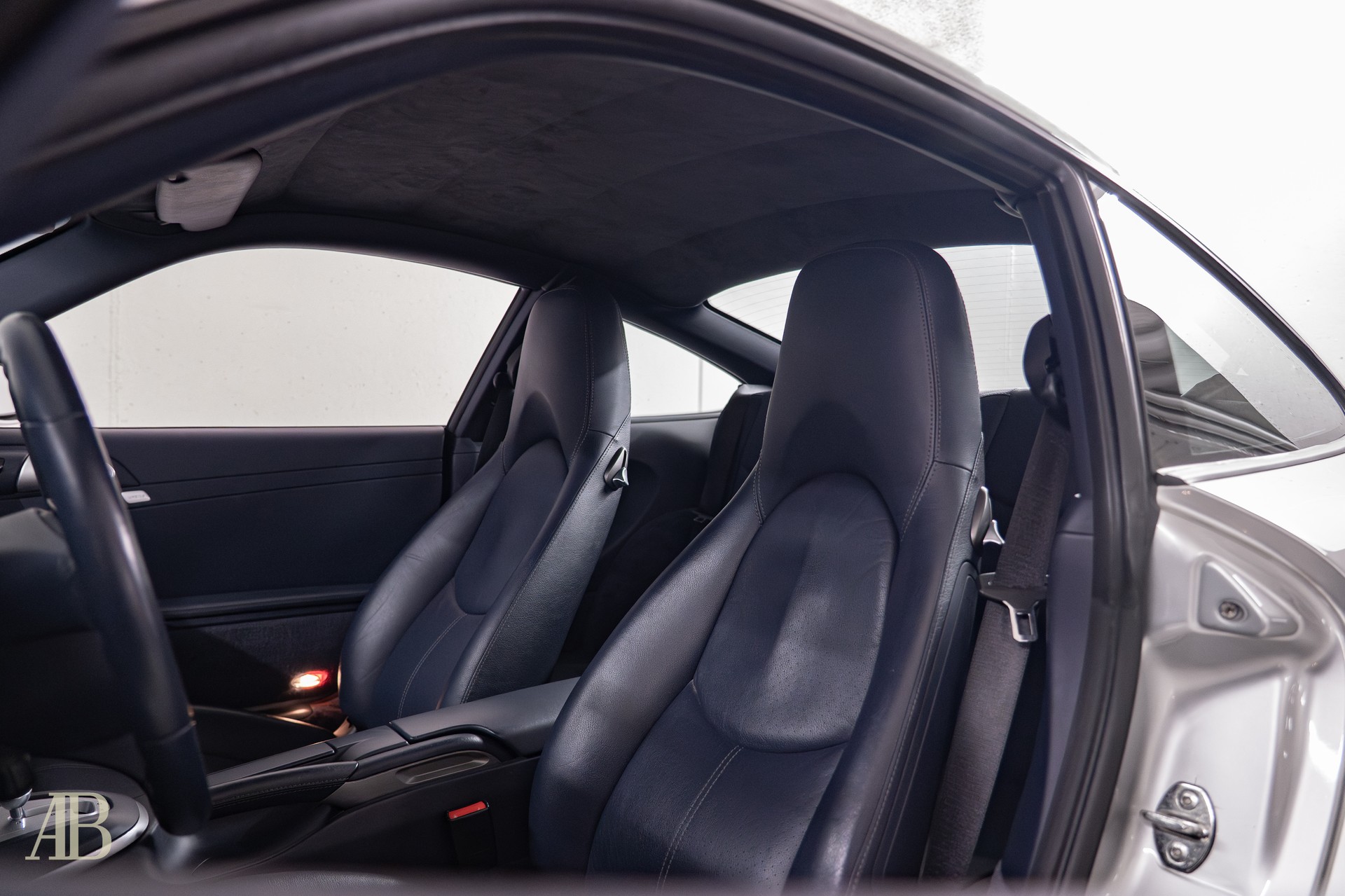 PORSCHE 911 Carrera 4S-image-14