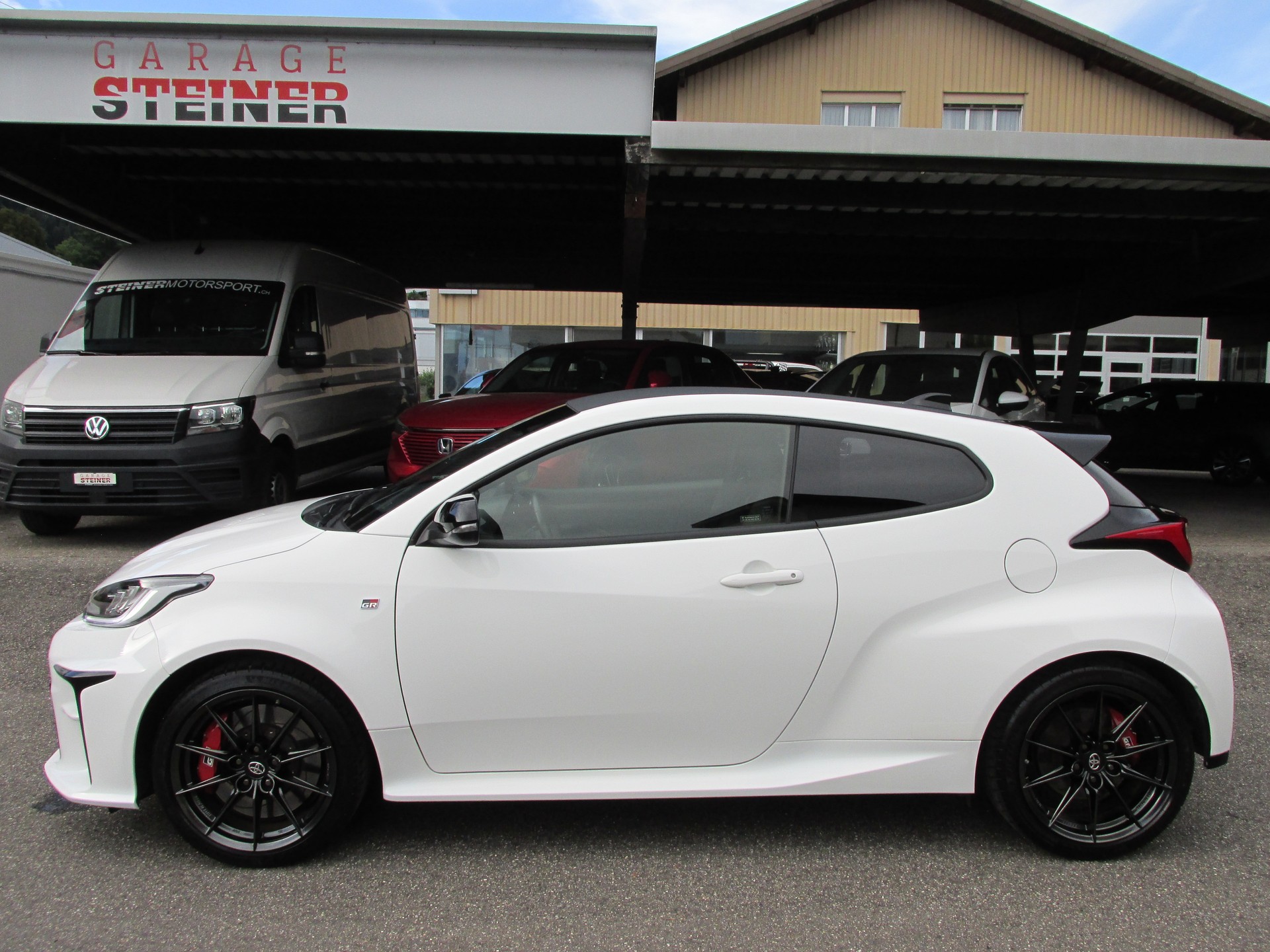 TOYOTA Yaris 1.6 GR Sport-showroom-element-2