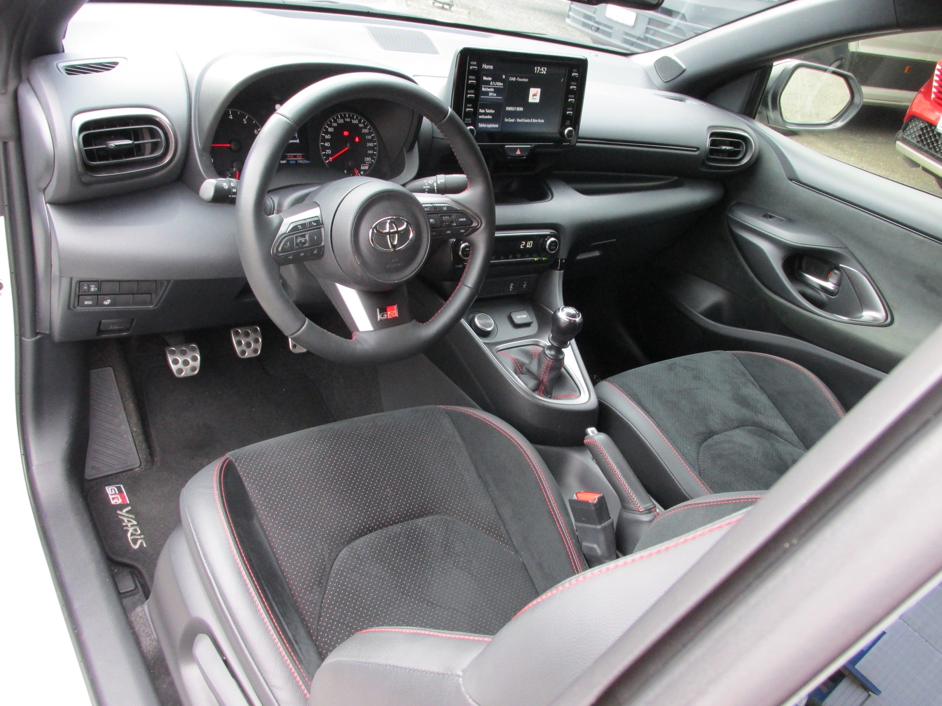 TOYOTA Yaris 1.6 GR Sport-image-8