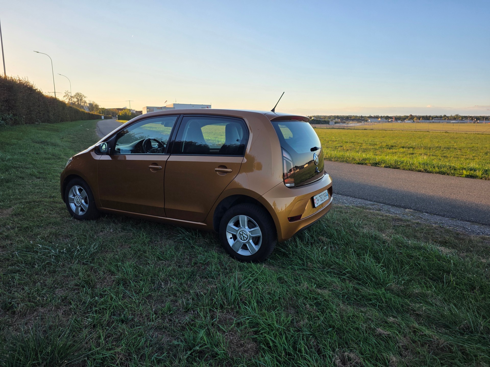 VW Up / AUTOMAT / Frisch mfk 05.10.2026 / TOPFAHRZEUG-image-3