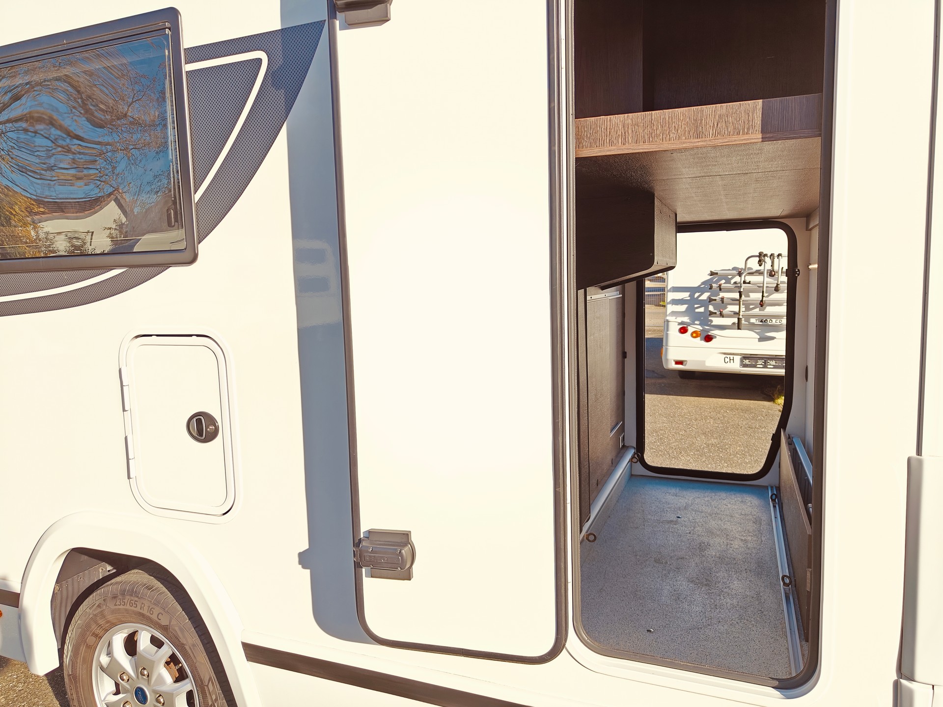 BENIMAR TESSORO 488 NORTHAUTOKAPP Automat -- Hubbett -- Solar -- Vorzelt -- Luftfederung-image-7