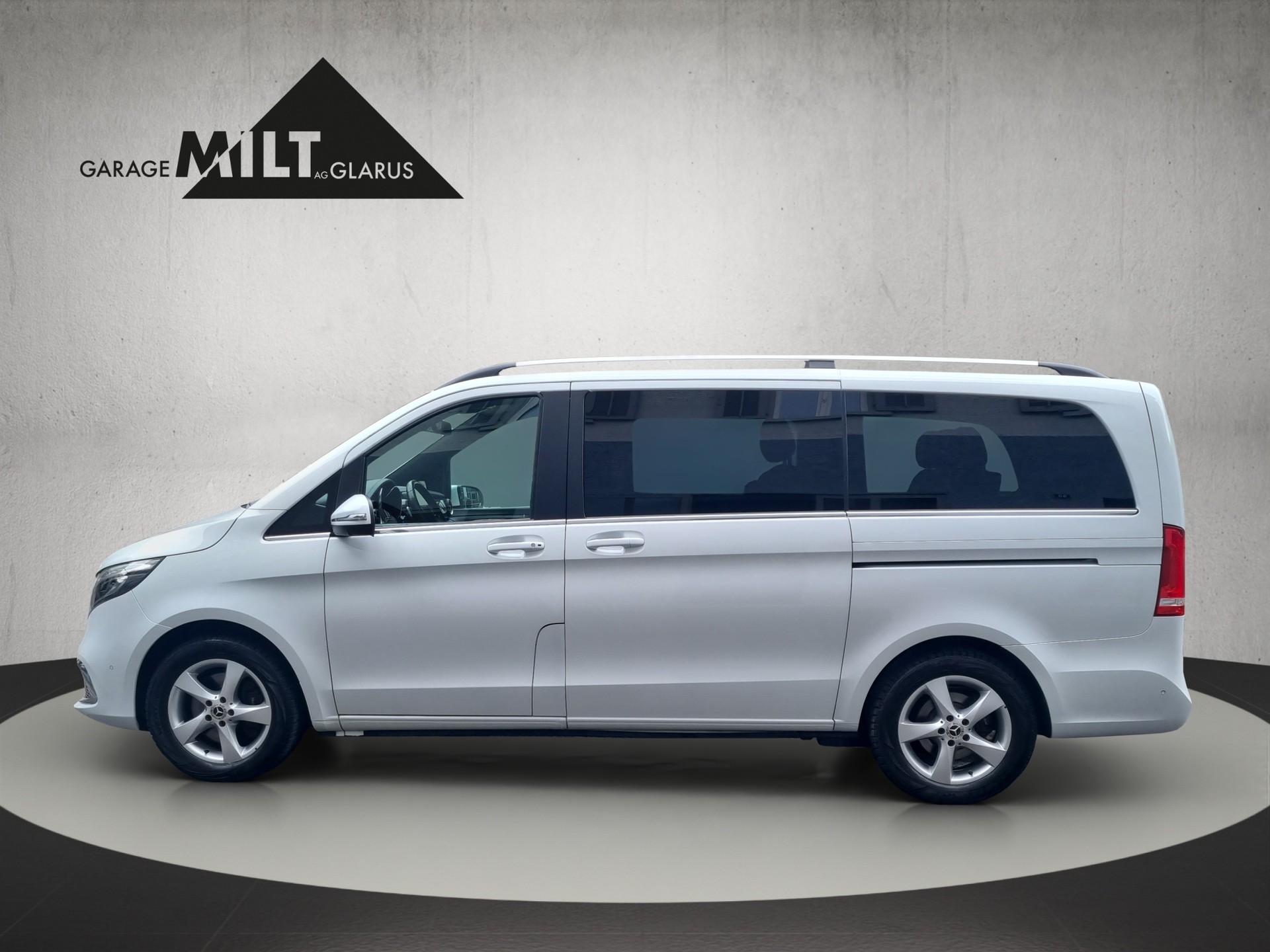 MERCEDES-BENZ V 300 d Swiss Ed. lang 4matic Van-showroom-element-2