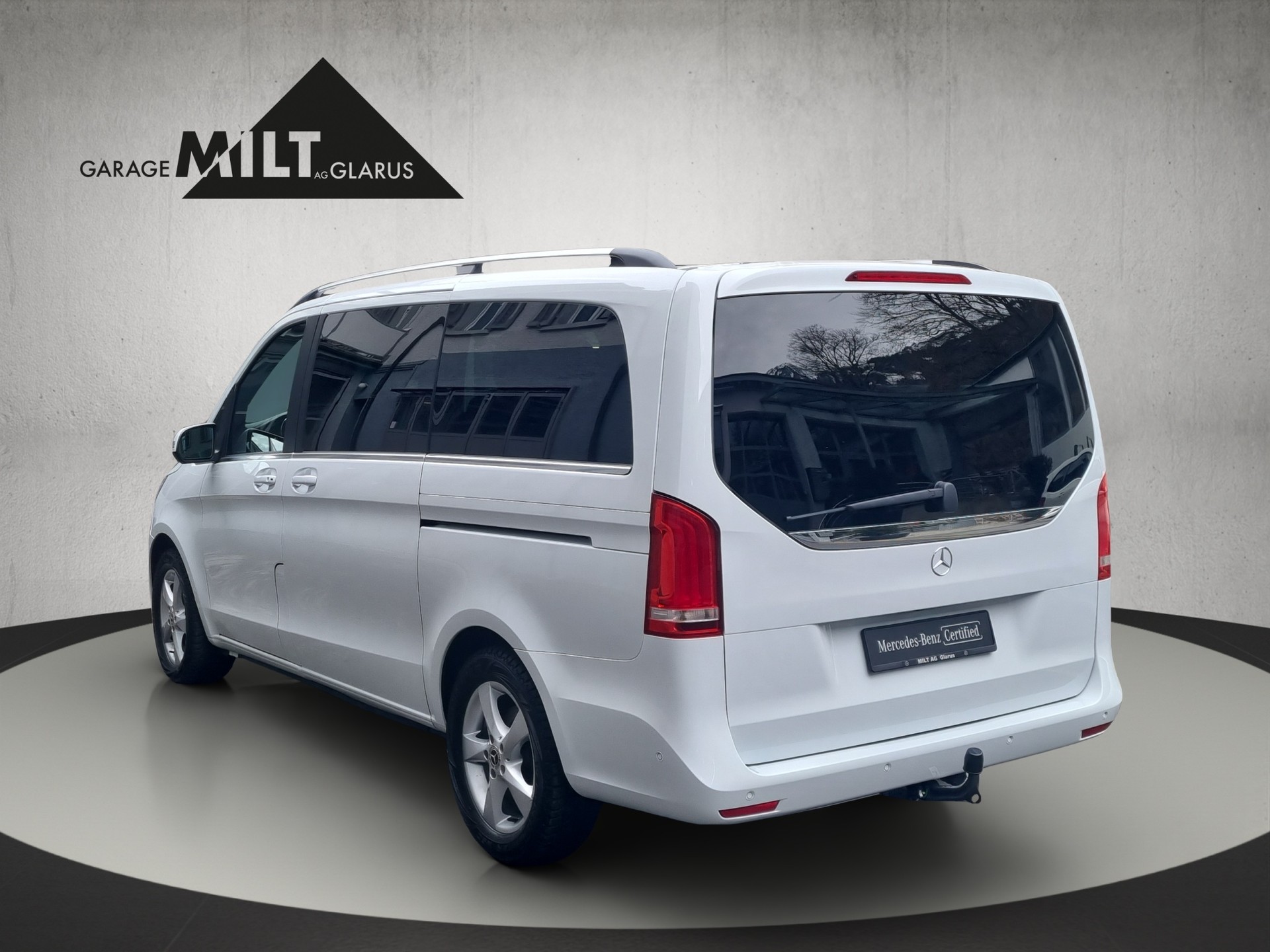 MERCEDES-BENZ V 300 d Swiss Ed. lang 4matic Van-showroom-element-3