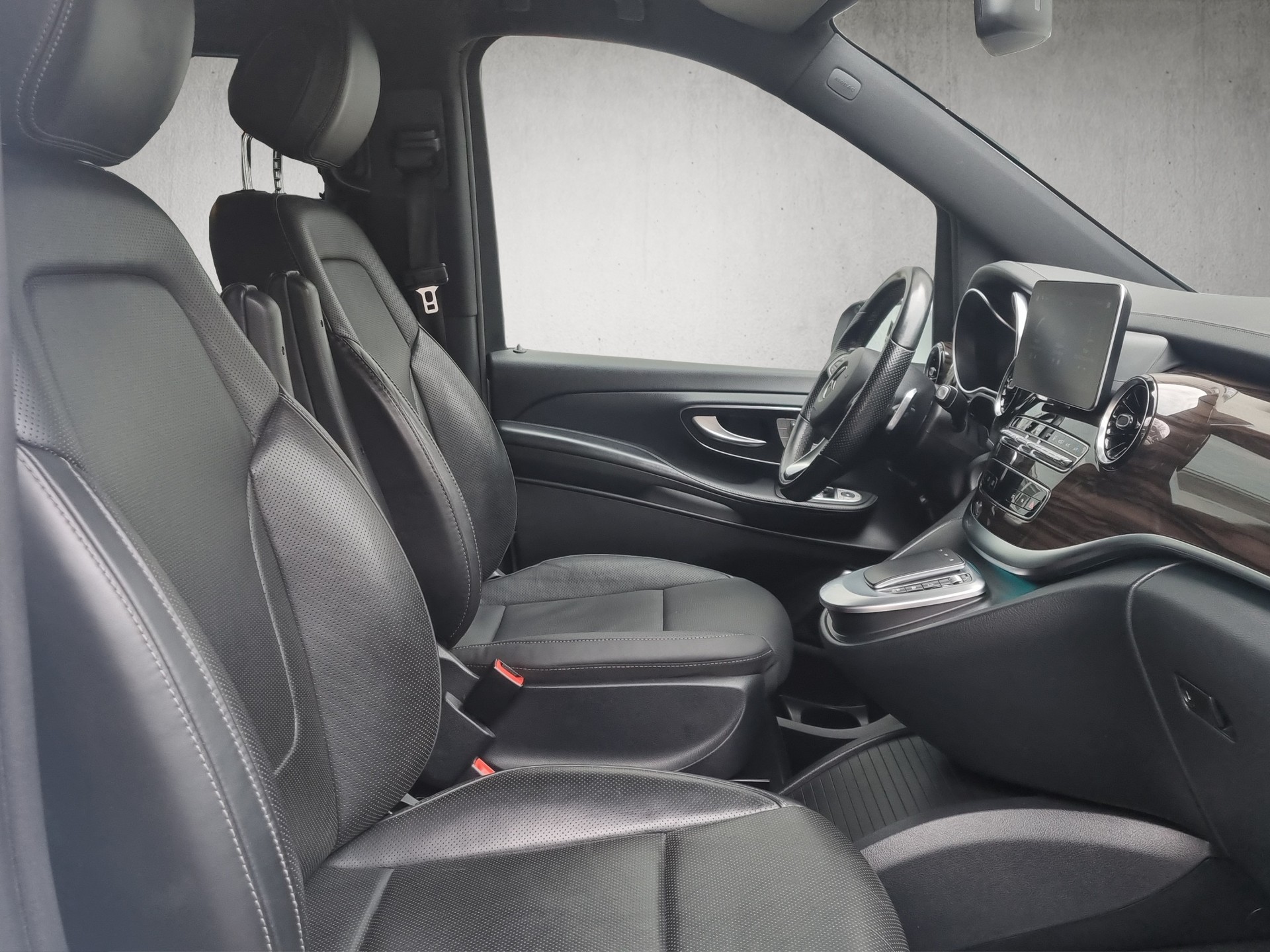 MERCEDES-BENZ V 300 d Swiss Ed. lang 4matic Van-image-12