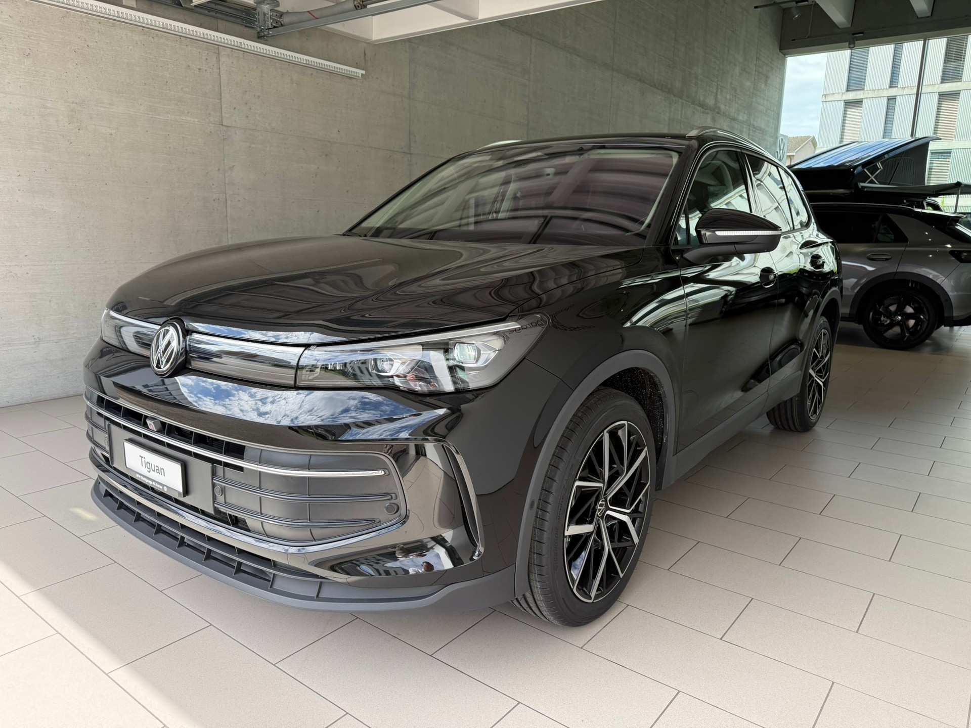 VW Tiguan 2.0 TSI DSG United 4Motion-showroom-element-2