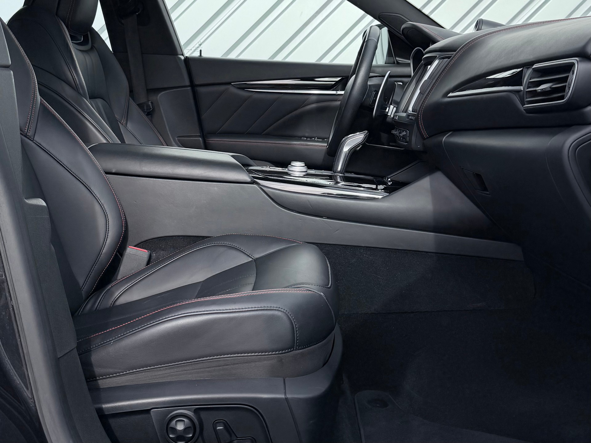 MASERATI Levante S 3.0 V6 GranSport Automatica-image-9
