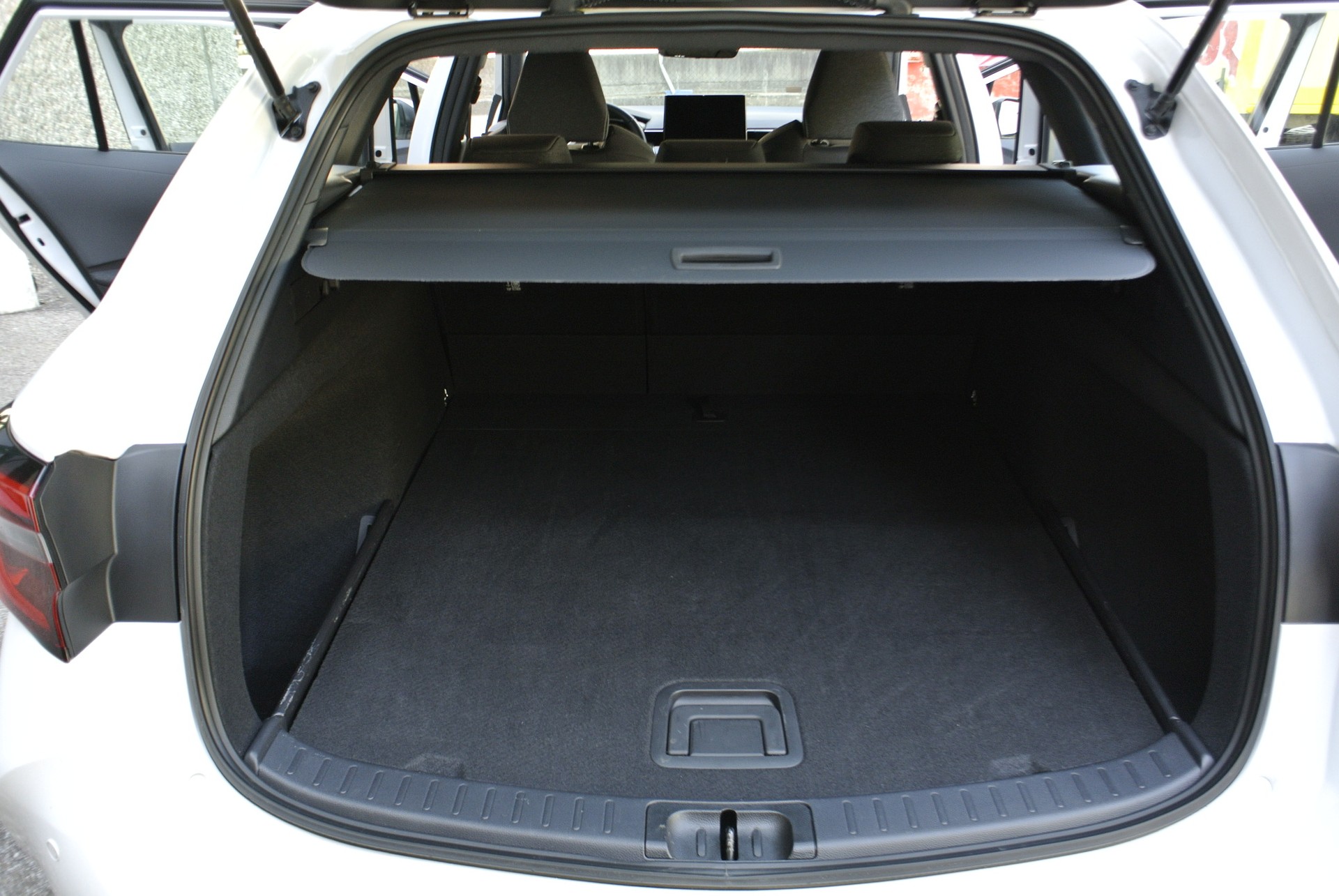 TOYOTA Corolla Touring Sports 1.8 HSD Comfort e-CVT-image-17