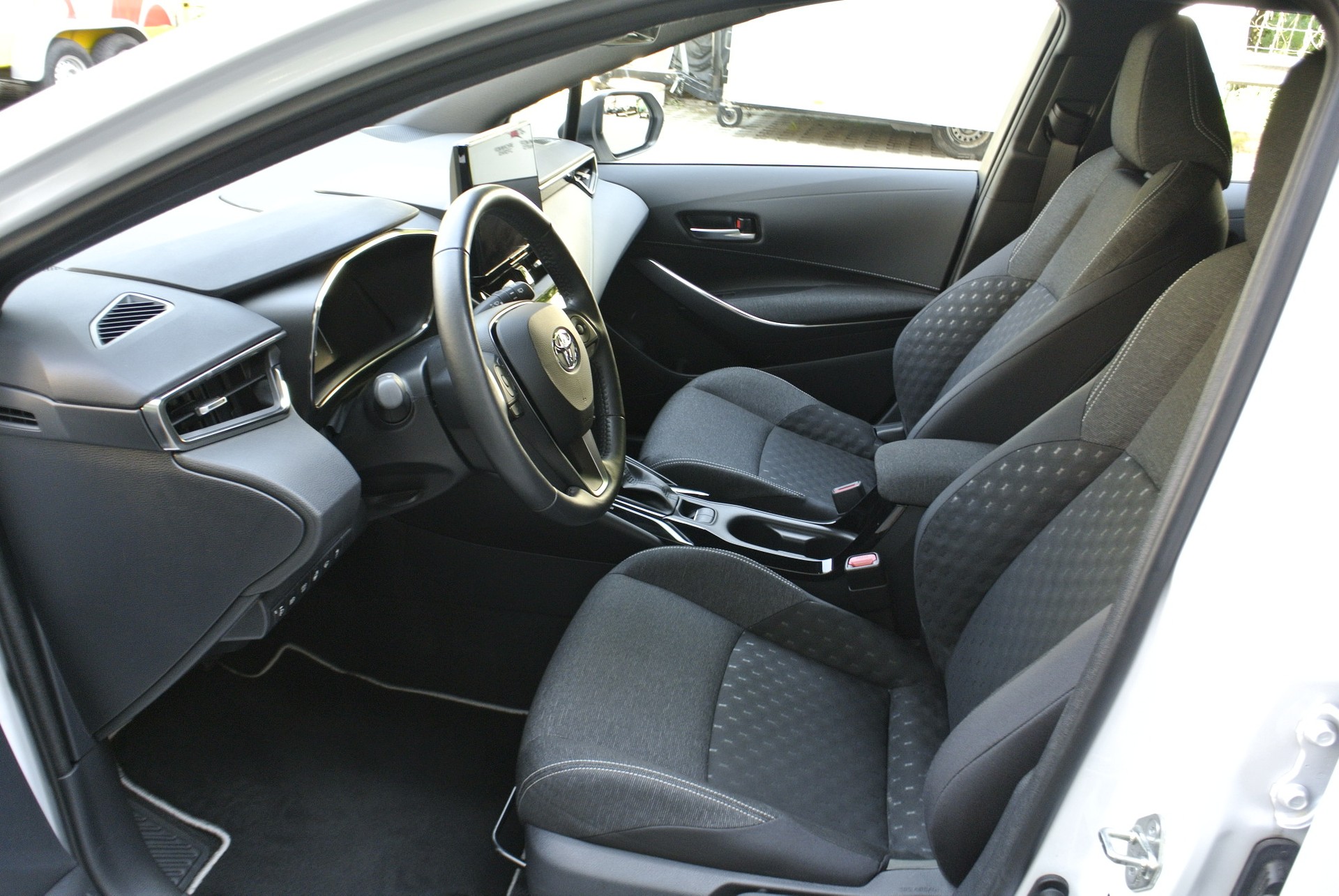 TOYOTA Corolla Touring Sports 1.8 HSD Comfort e-CVT-image-11