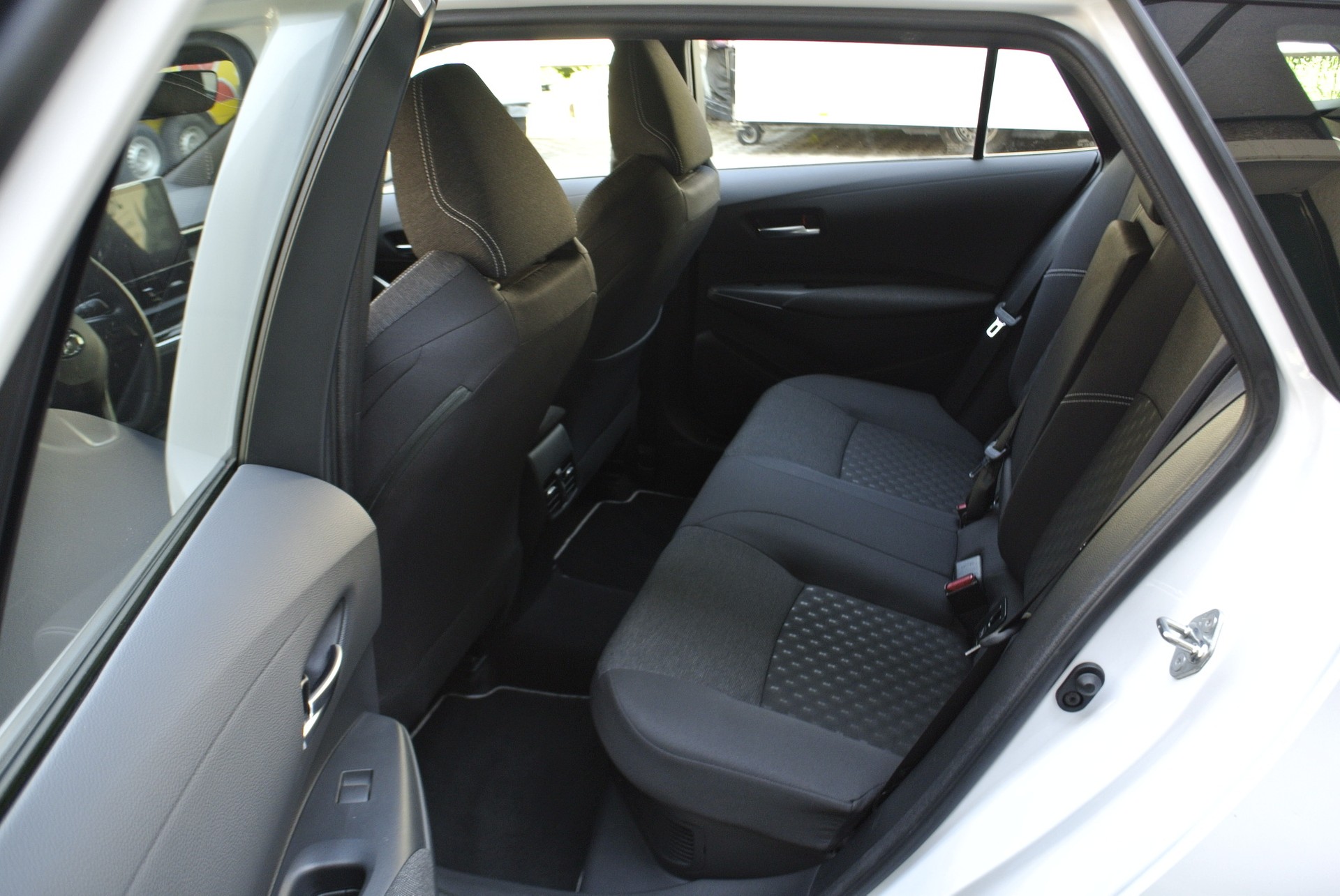 TOYOTA Corolla Touring Sports 1.8 HSD Comfort e-CVT-image-12