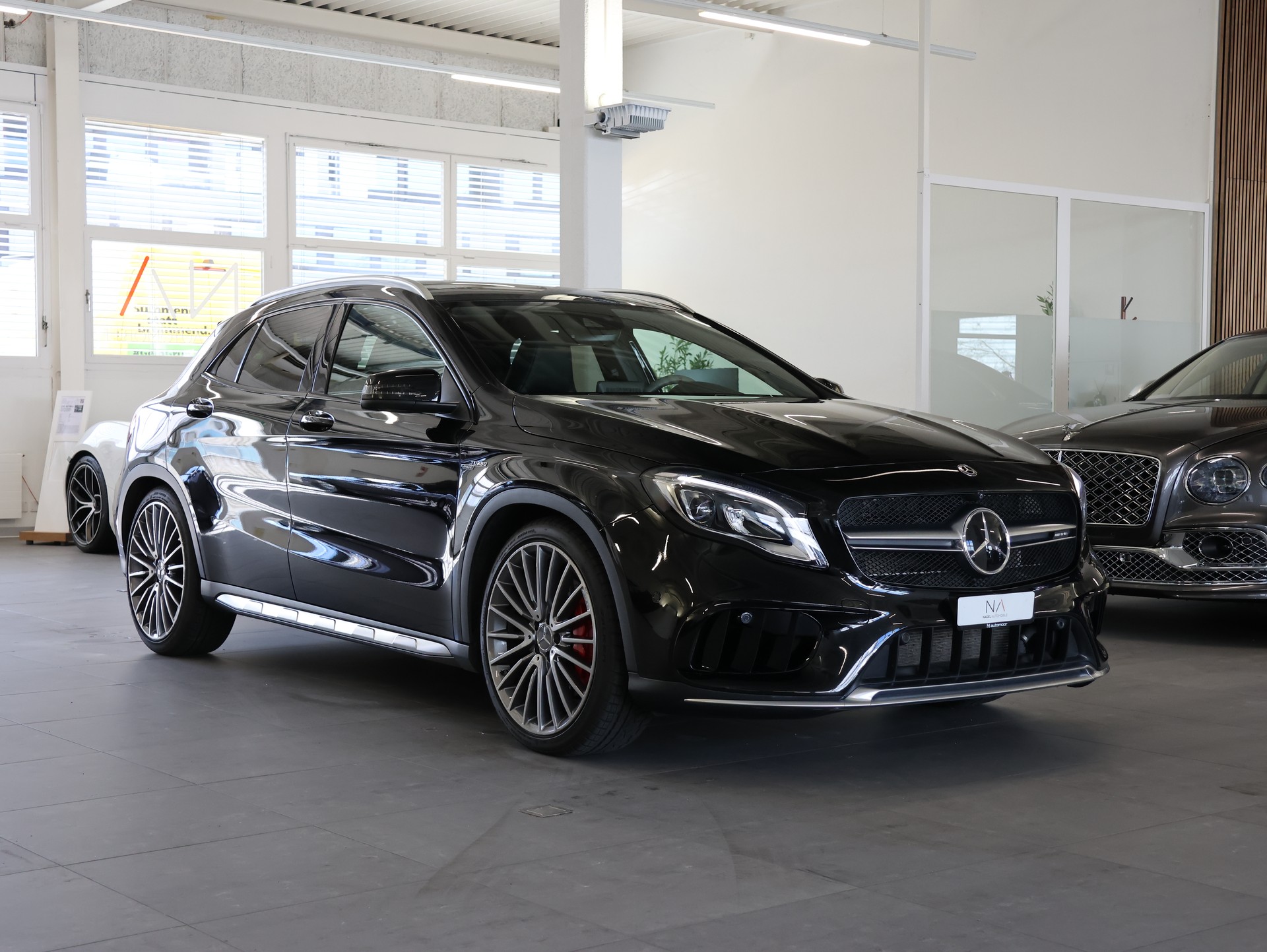 MERCEDES-BENZ GLA 45 AMG 4Matic 7G-DCT *360 Kamera* *Edition One* *Panoramadach*-showroom-element-1