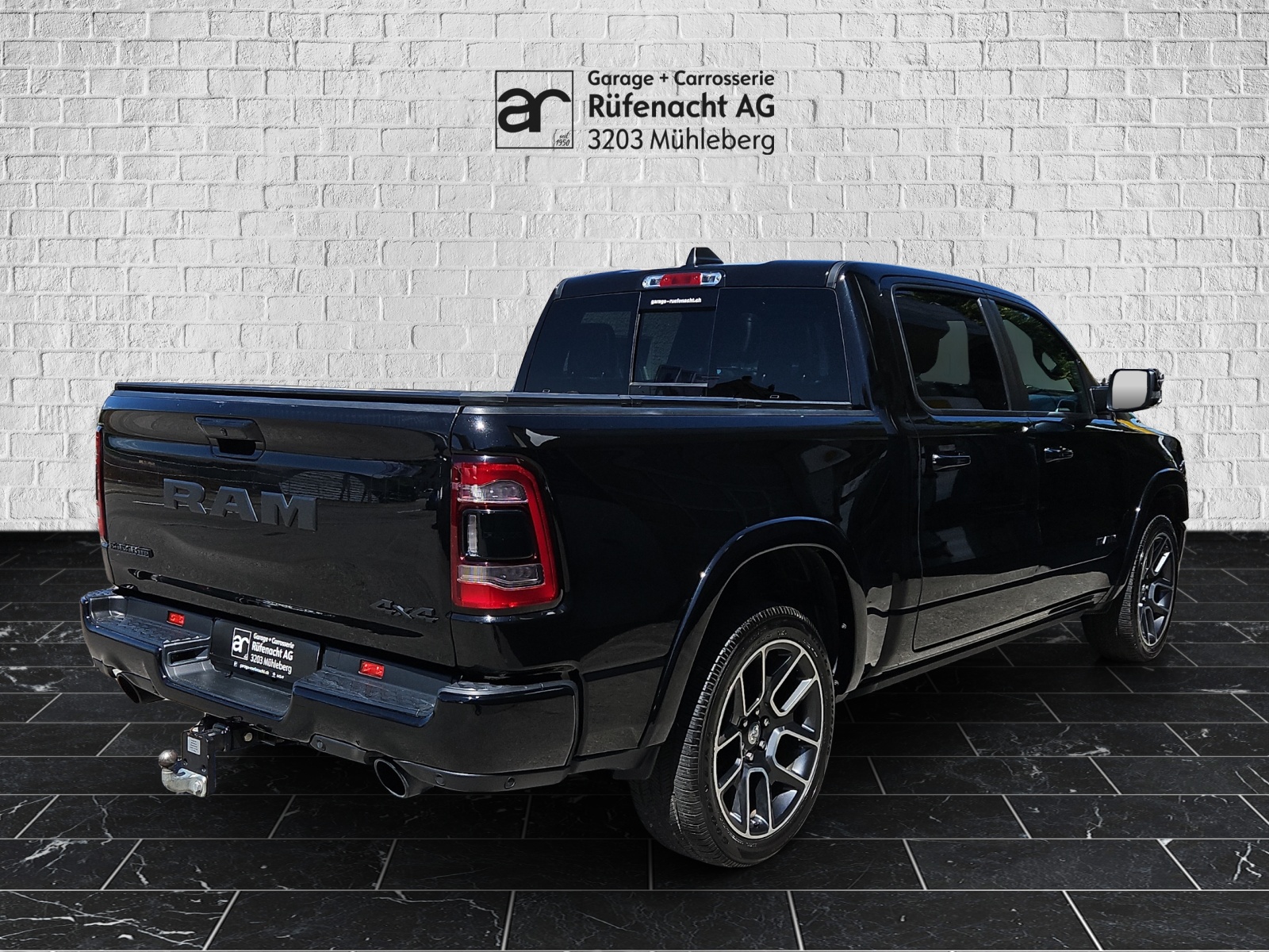 DODGE Ram 1500 Crew Kab. Pick-up 5.7 HEMI MDS VVT Laramie-showroom-element-1