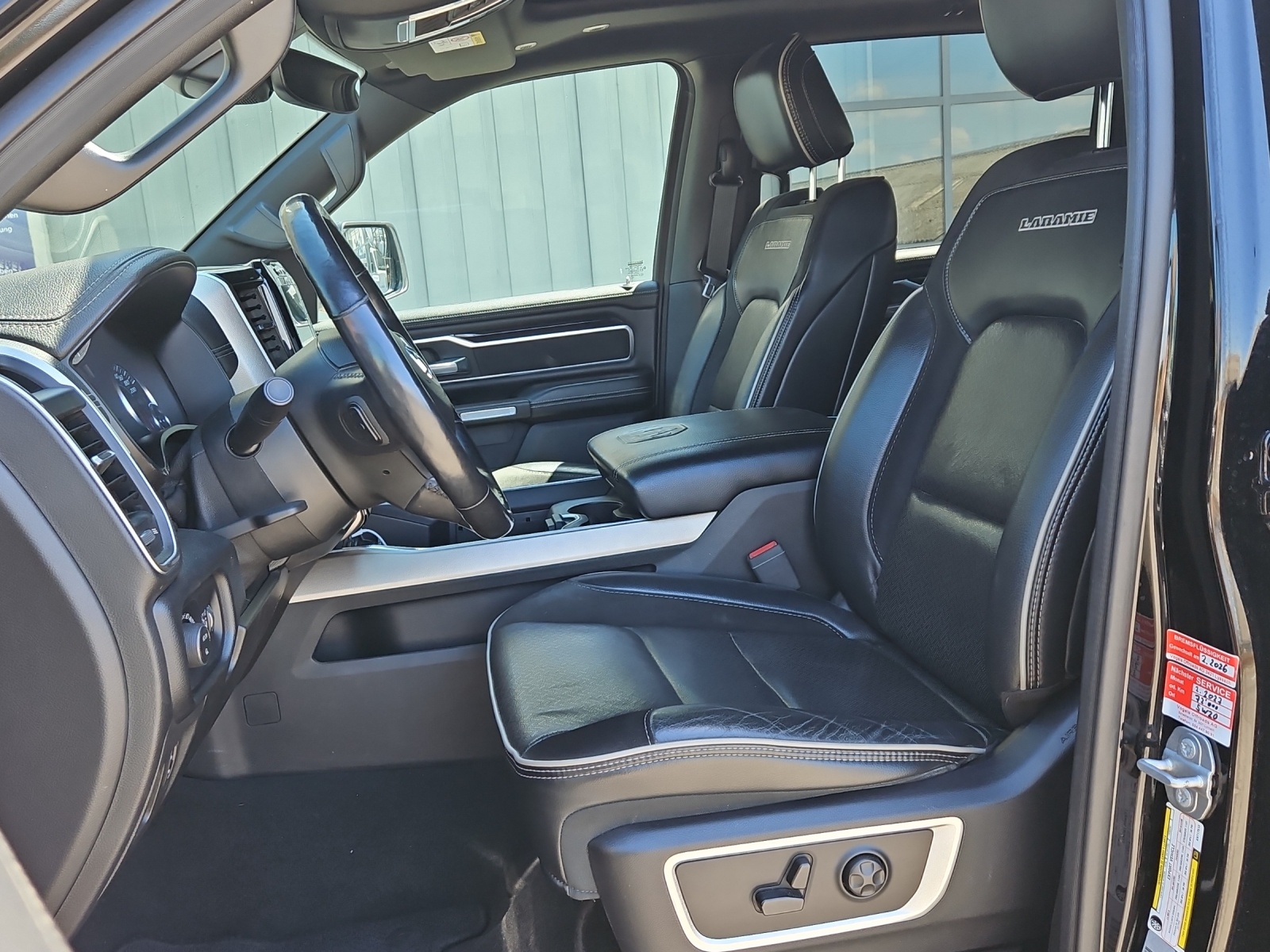 DODGE Ram 1500 Crew Kab. Pick-up 5.7 HEMI MDS VVT Laramie-image-6