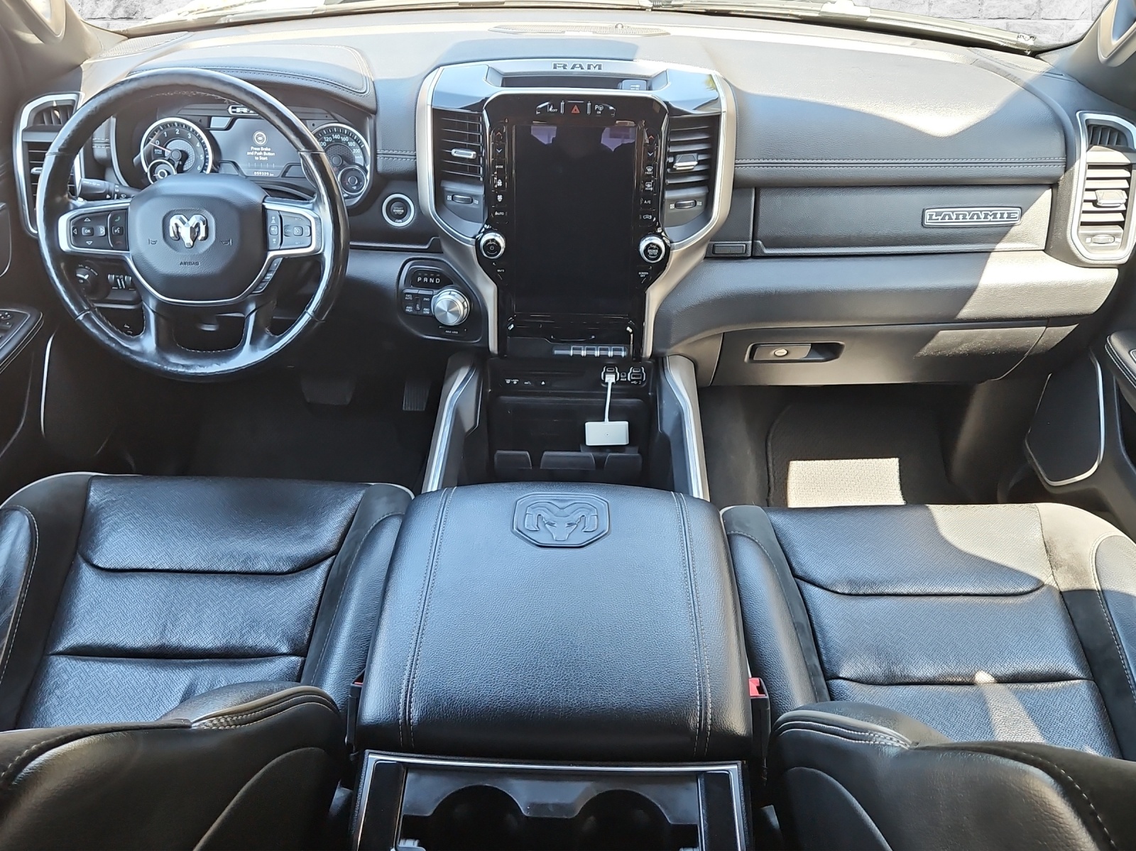 DODGE Ram 1500 Crew Kab. Pick-up 5.7 HEMI MDS VVT Laramie-image-5