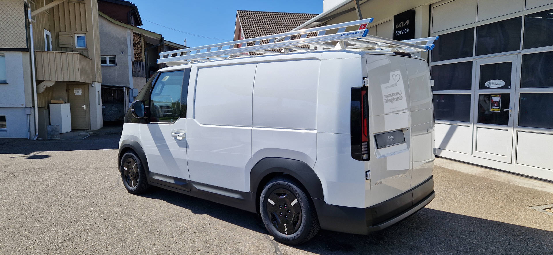 KIA PV5 Cargo 71.2 kWh Plus L2H1 3Door-image-12