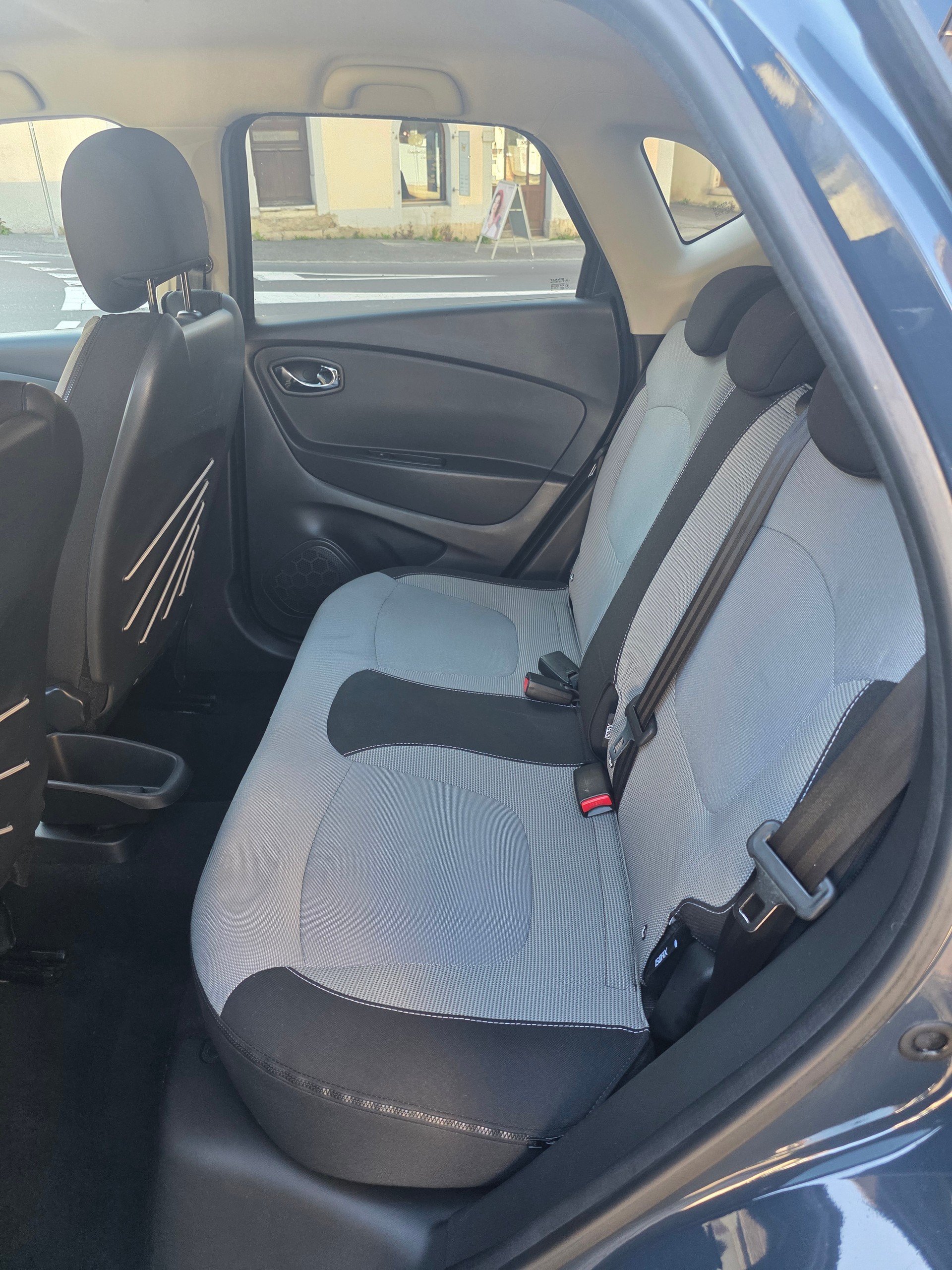 RENAULT Captur 0.9 12V Privilège-image-11