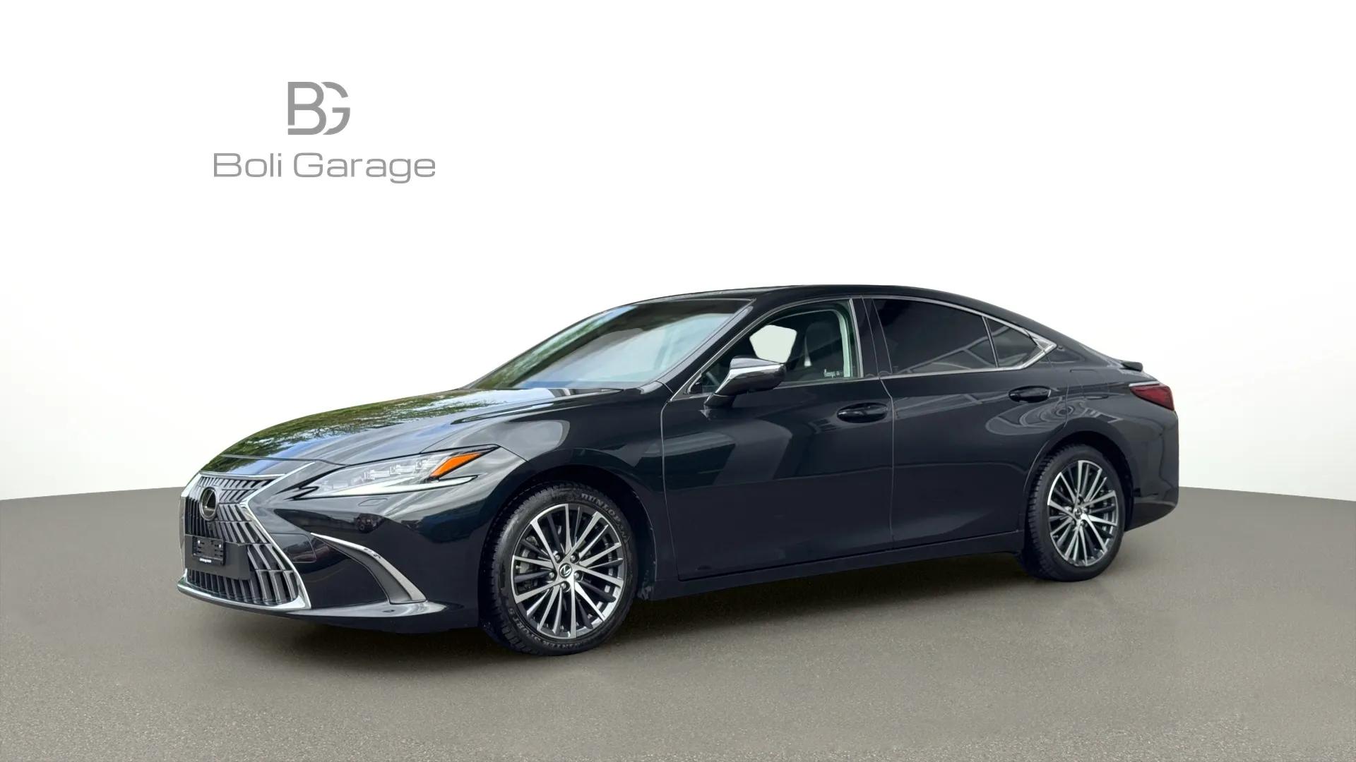 LEXUS ES 300h Excellence-showroom-element-1