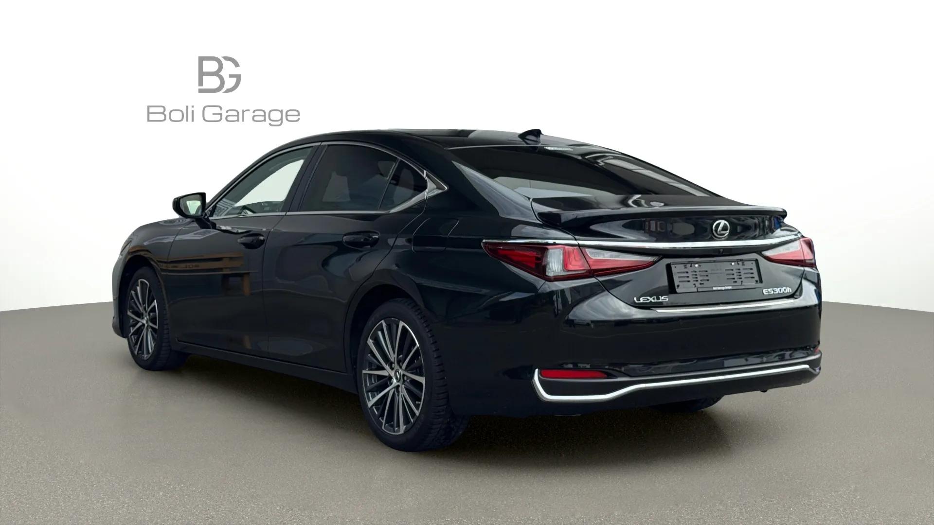LEXUS ES 300h Excellence-showroom-element-3