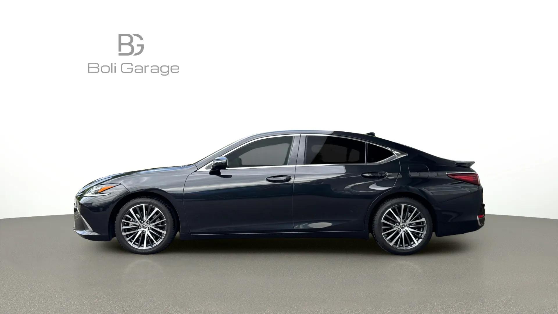 LEXUS ES 300h Excellence-showroom-element-2