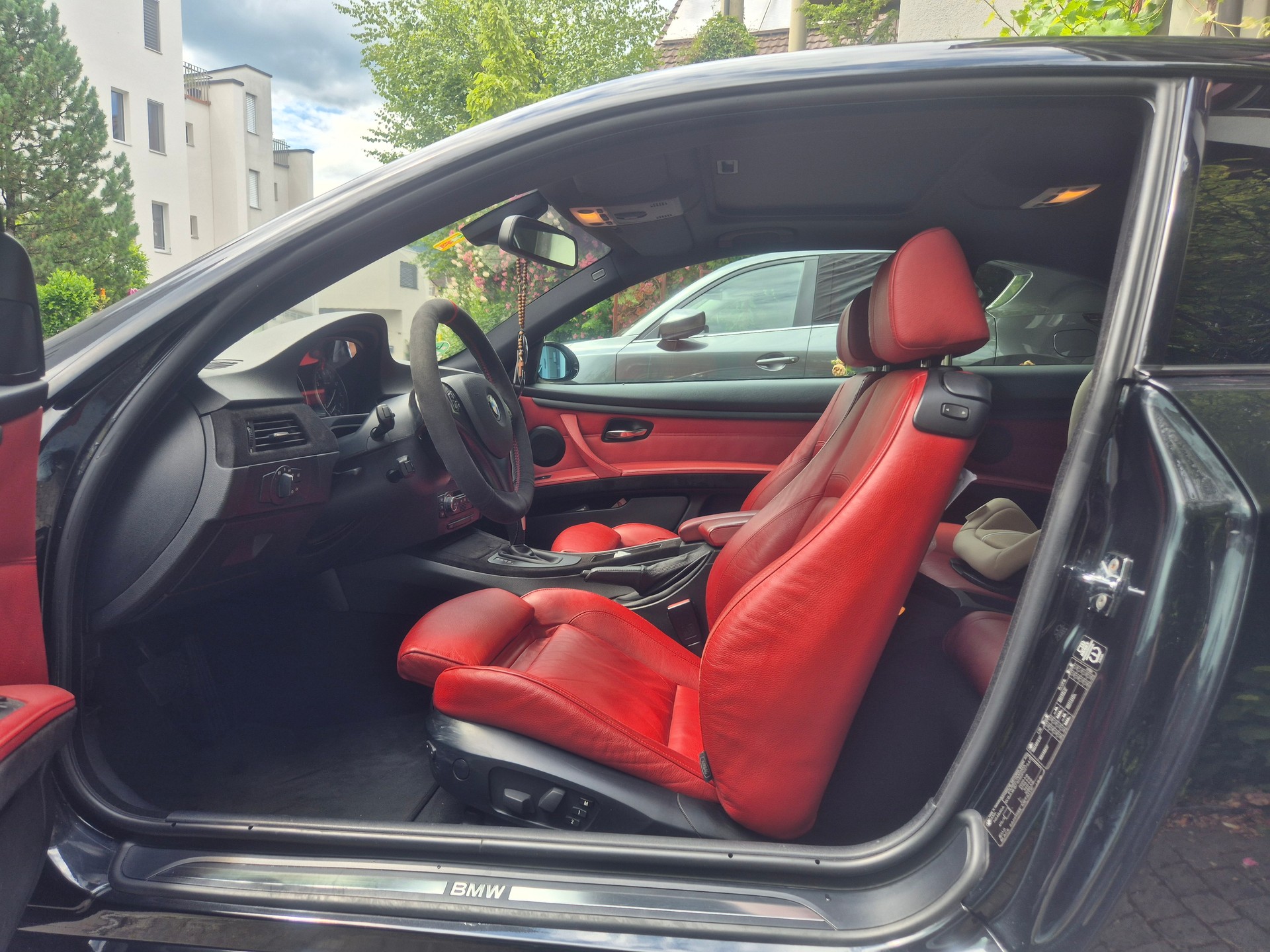 BMW 335i-image-10