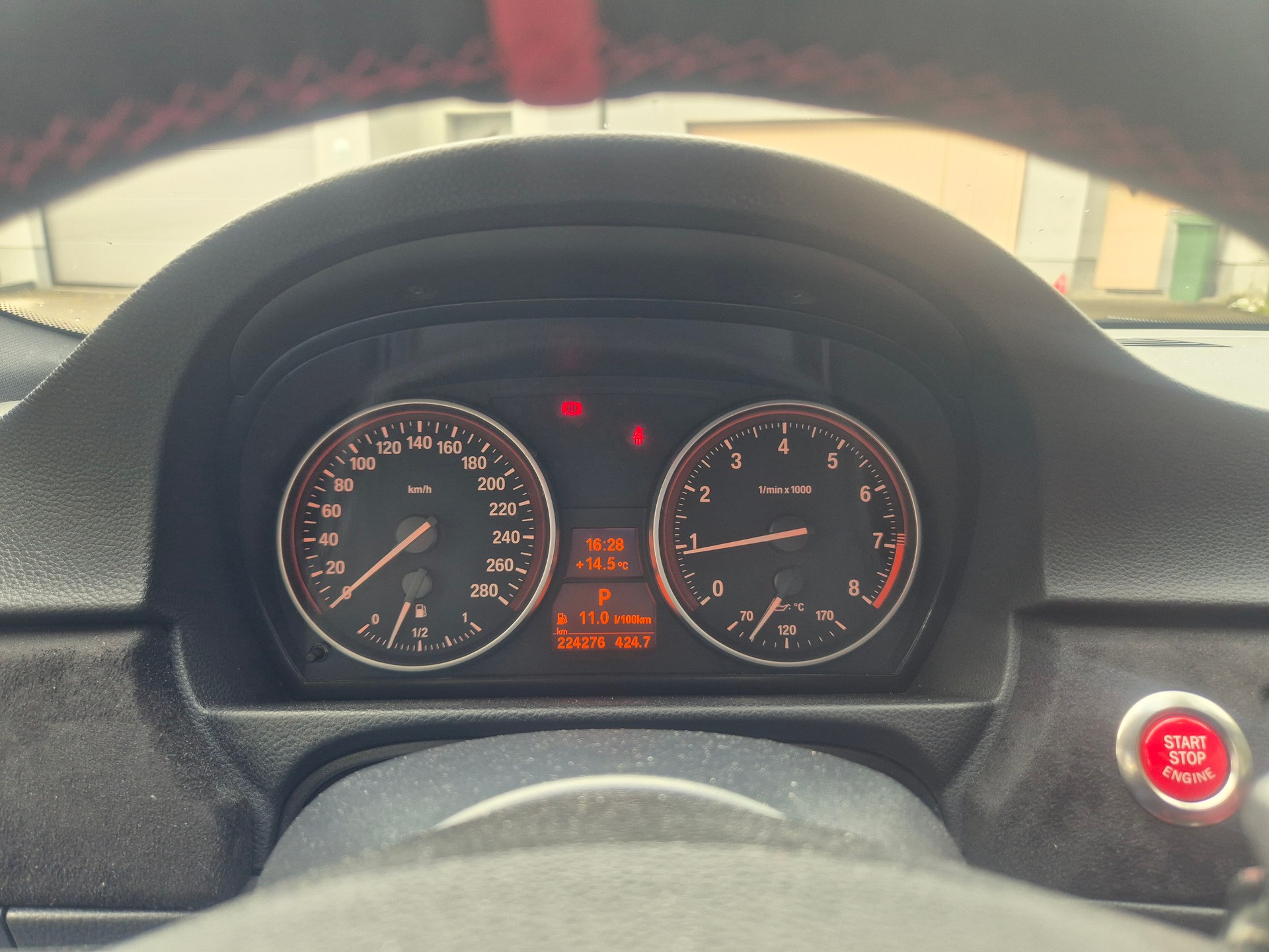 BMW 335i-image-11