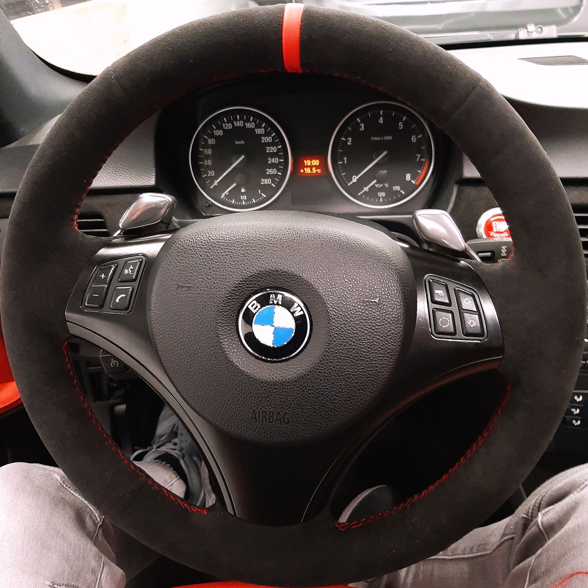 BMW 335i-image-10