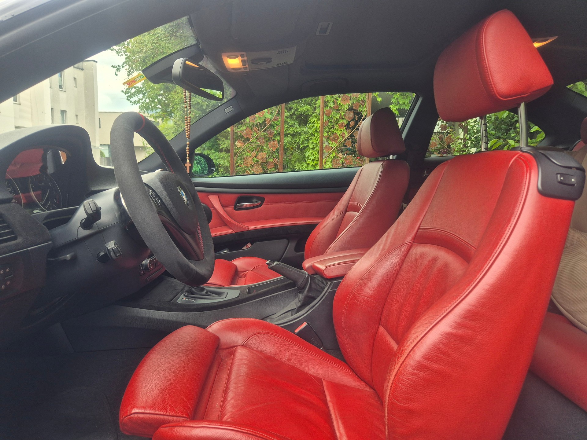 BMW 335i-image-8