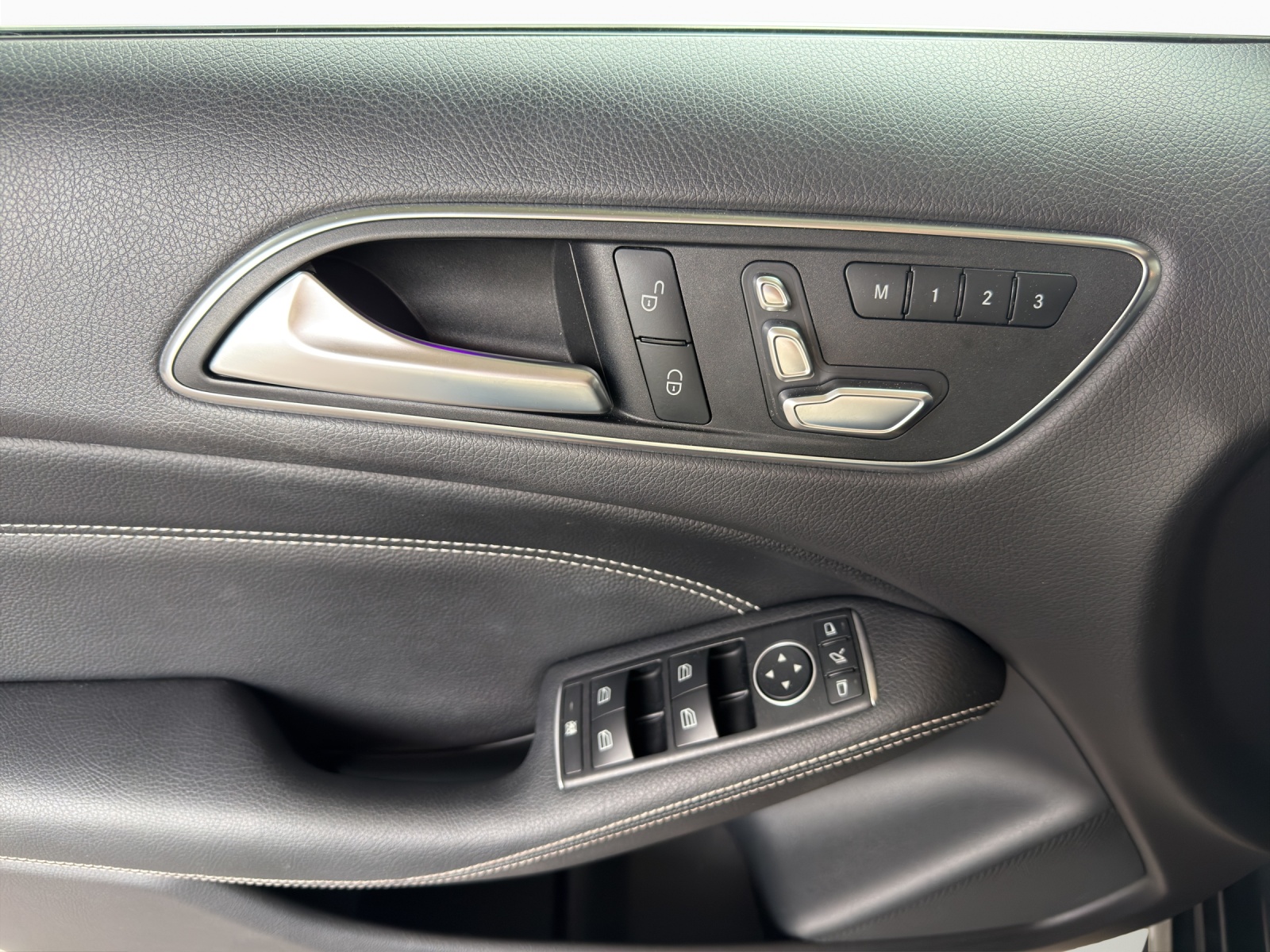 MERCEDES-BENZ B 220 CDI Swiss Star Edition Urban 4Matic 7G-DCT-image-9