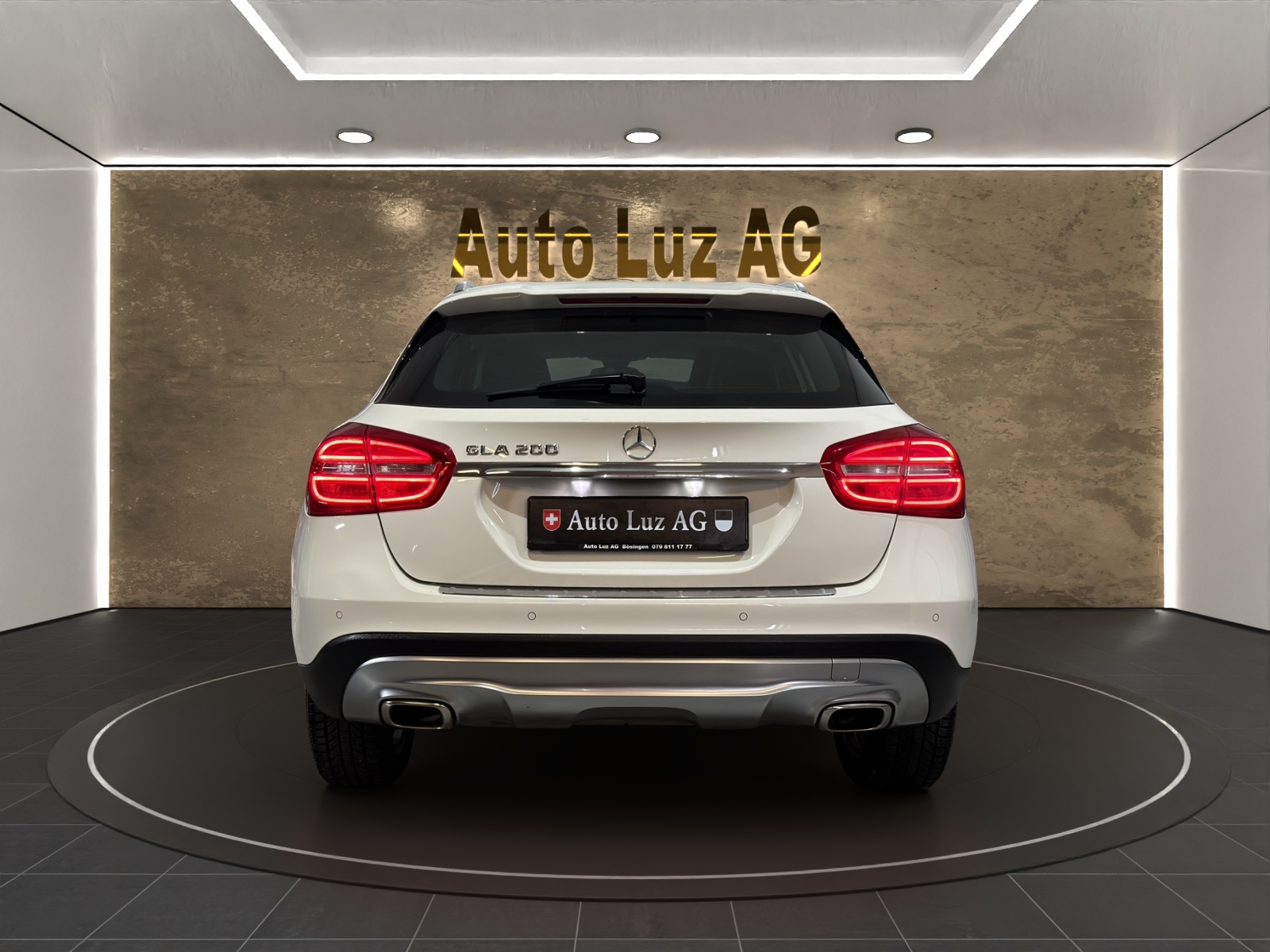 MERCEDES-BENZ GLA 200 Urban-showroom-element-2