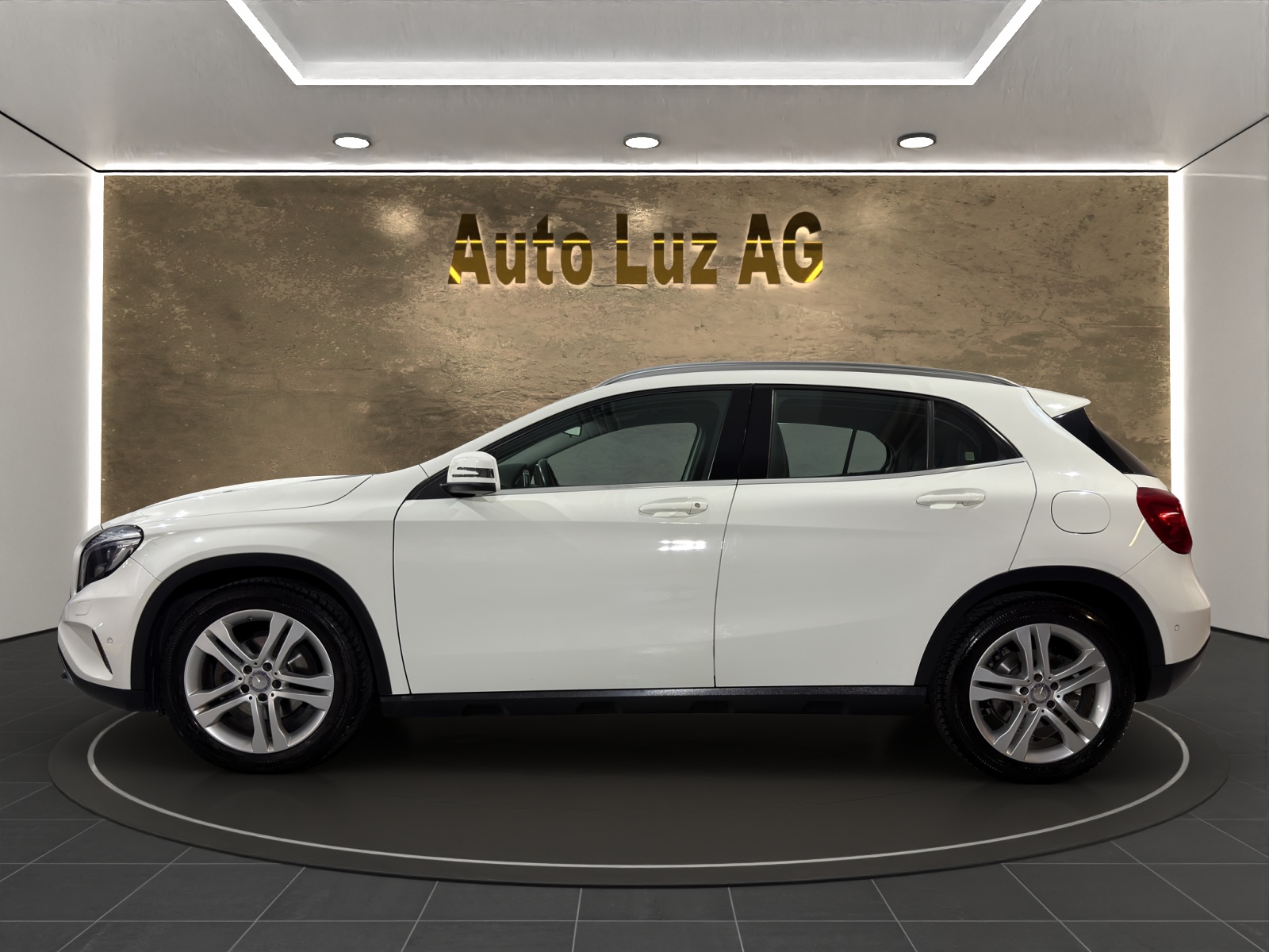 MERCEDES-BENZ GLA 200 Urban-image-5