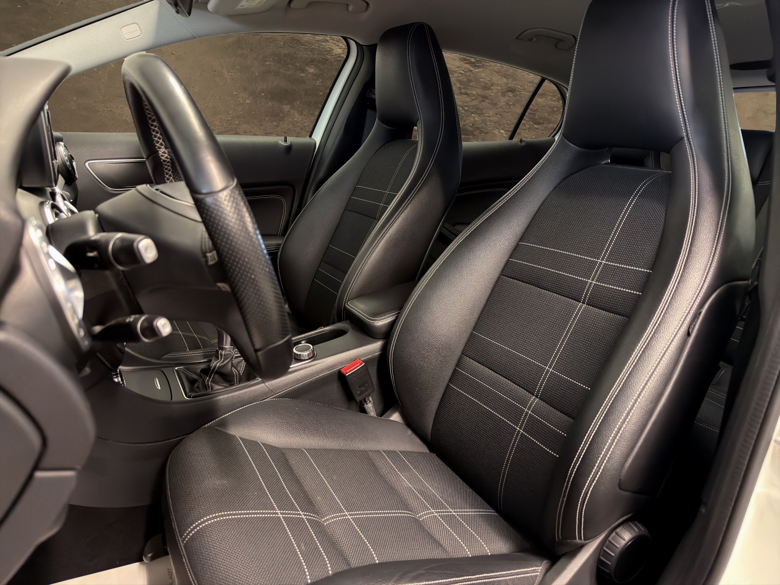 MERCEDES-BENZ GLA 200 Urban-image-8