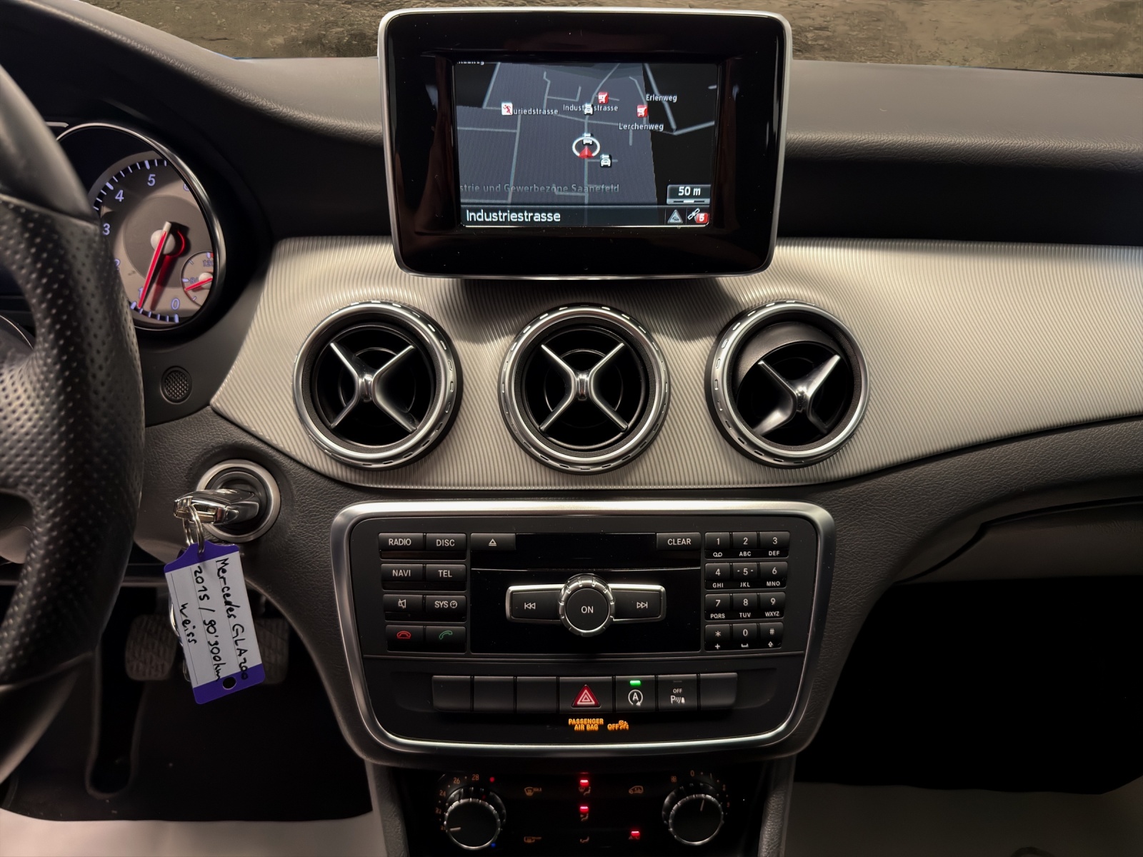 MERCEDES-BENZ GLA 200 Urban-image-11
