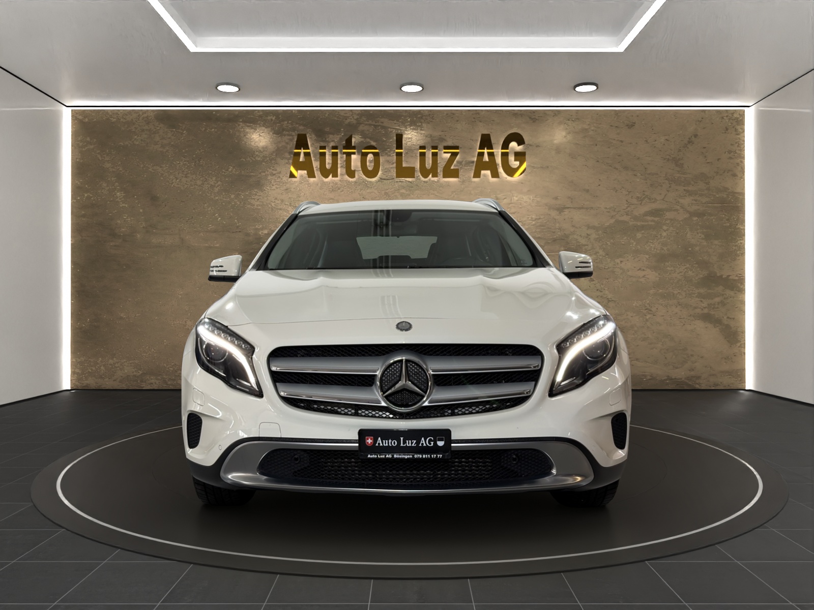 MERCEDES-BENZ GLA 200 Urban-showroom-element-1
